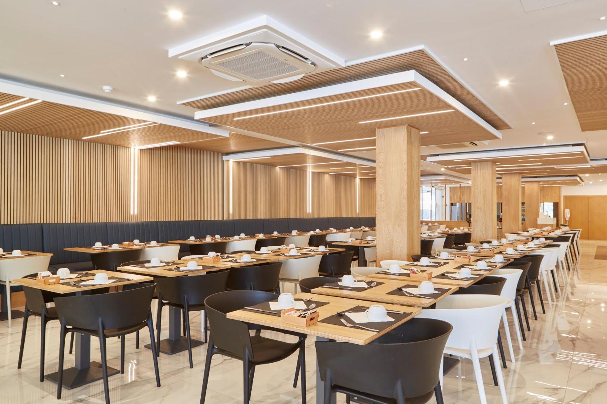Hotel Invisa Club Cala 4*