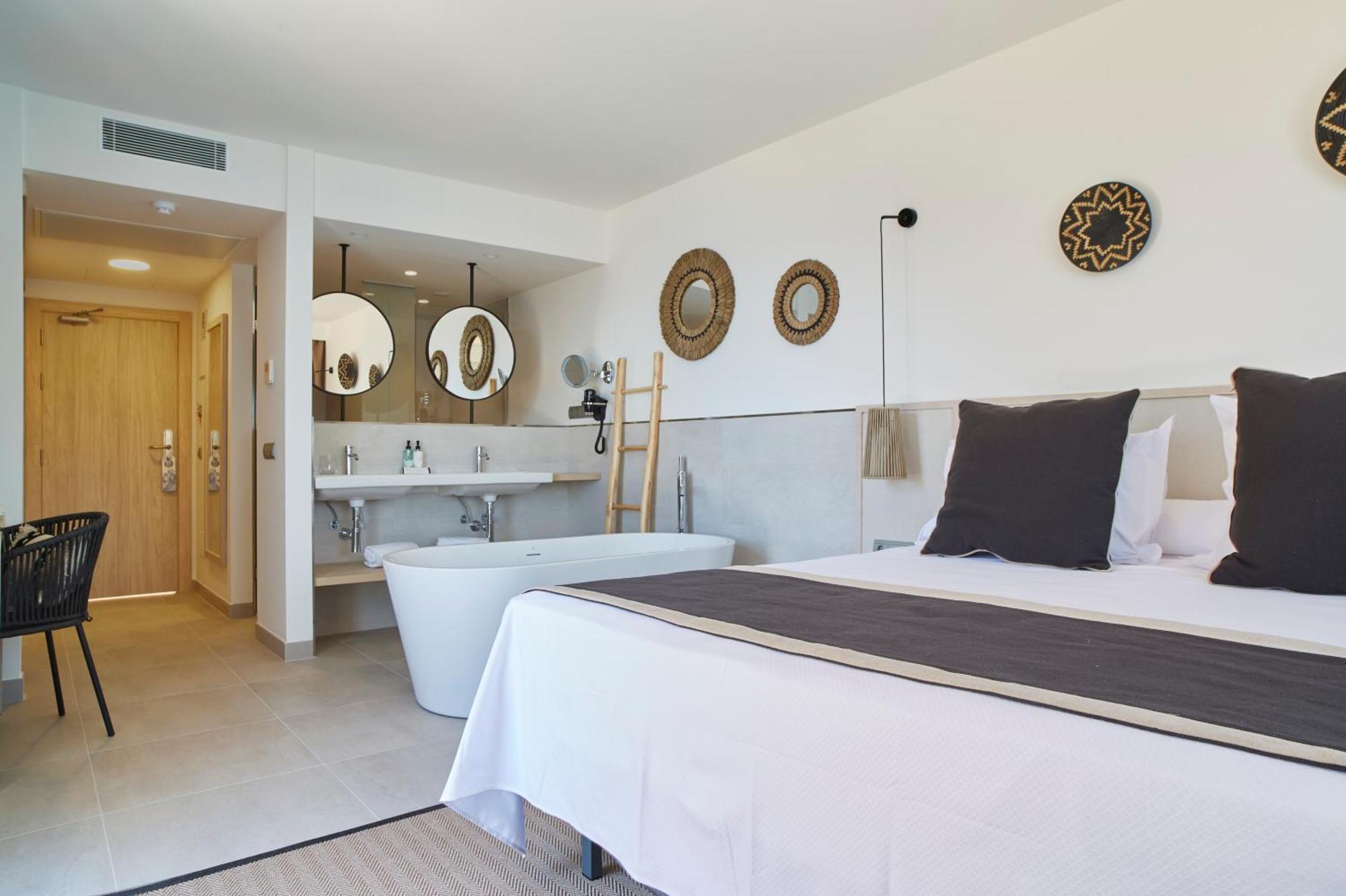 Invisa Club Cala 4* Es Figueral
