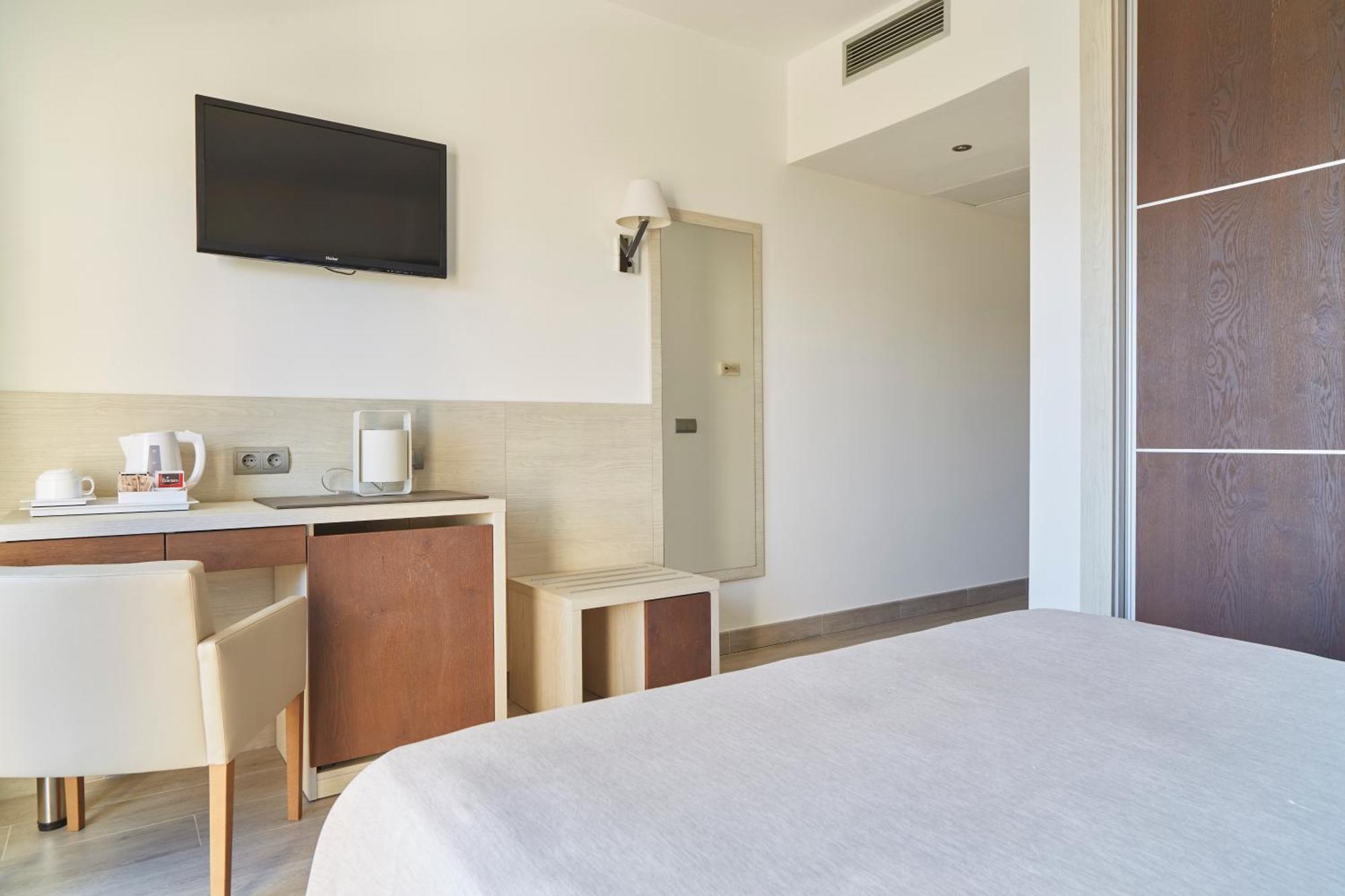 Hotel Invisa Club Cala Es Figueral