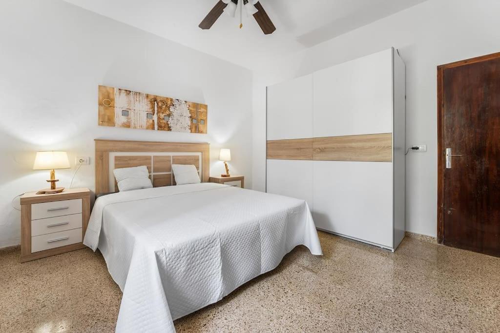 8 Guests Large Near Bossa Beaches & Airport Villa *