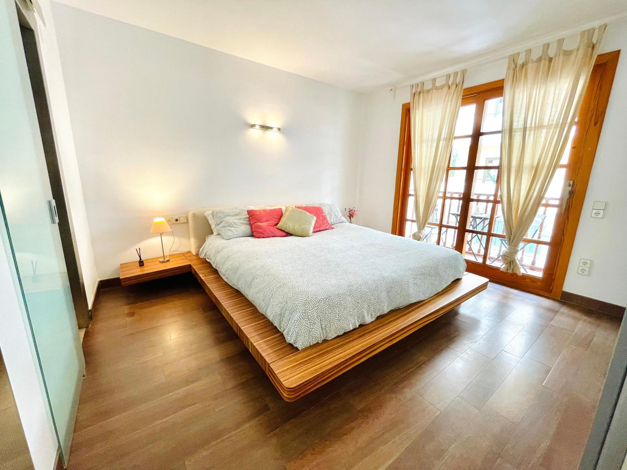 Hospedagem domiciliar Ensuite Double With Terrace In Shared In Center Of Santa Eularia With Sea View And Close To The *