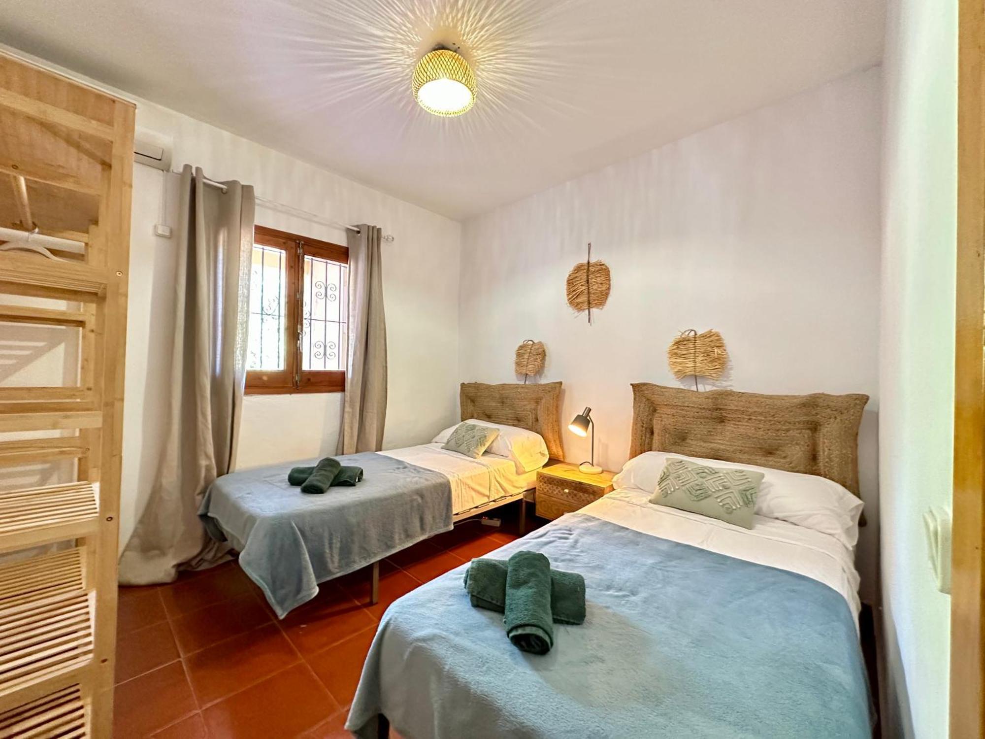 Villa In Playa Den Bossa & Ibiza Town 7min, Bbq