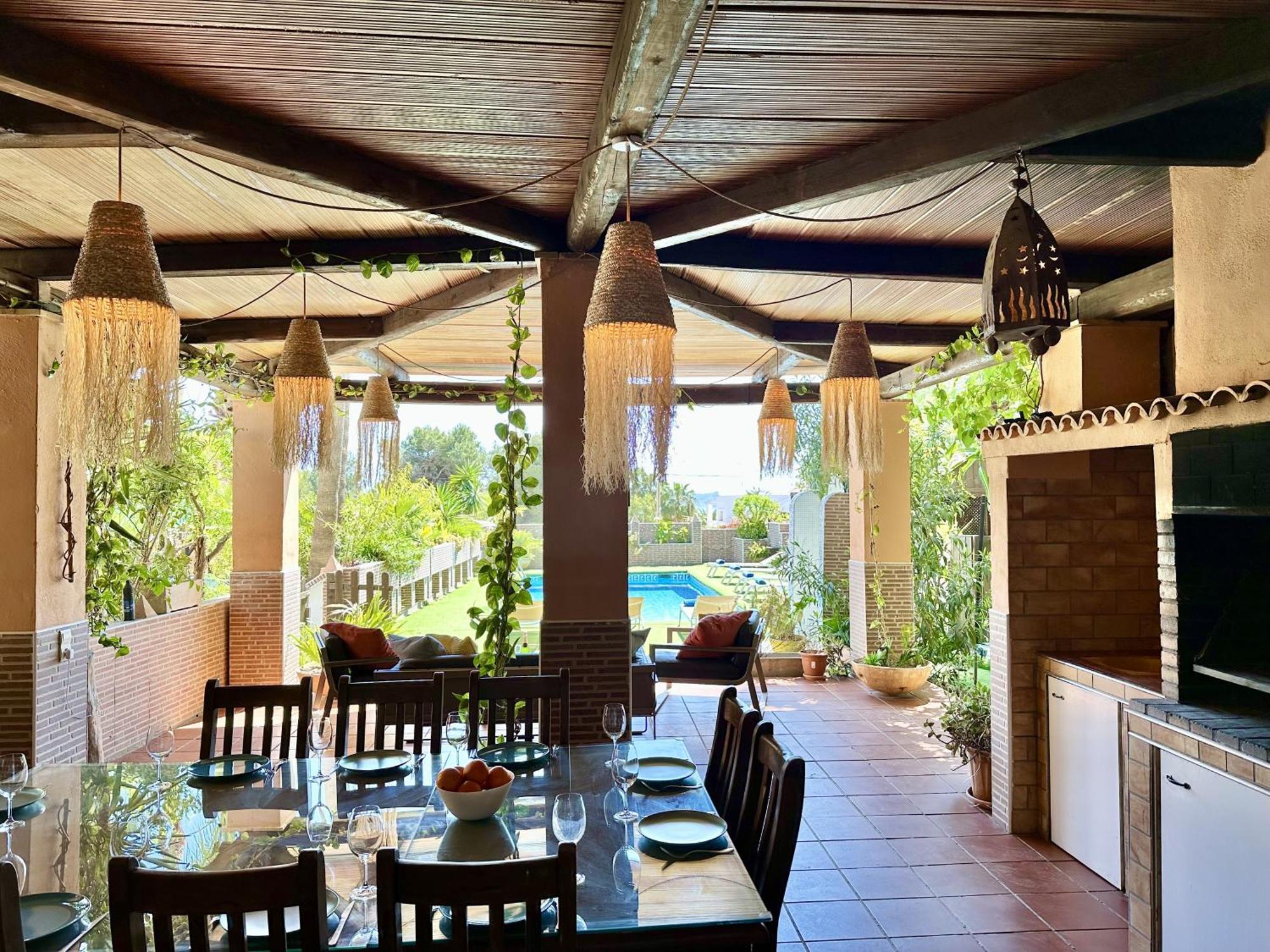 In Playa Den Bossa & Ibiza Town 7min, Bbq Villa *