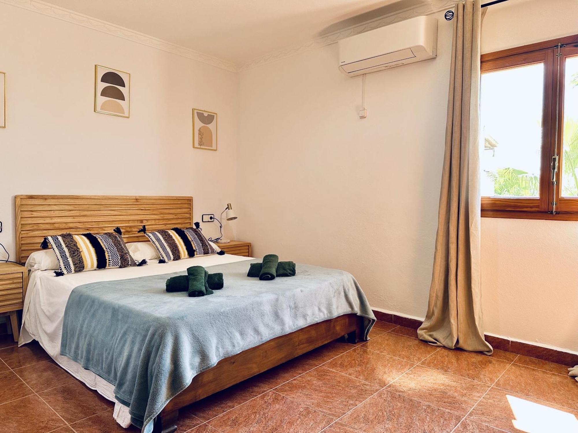 In Playa Den Bossa & Ibiza Town 7min, Bbq Villa *