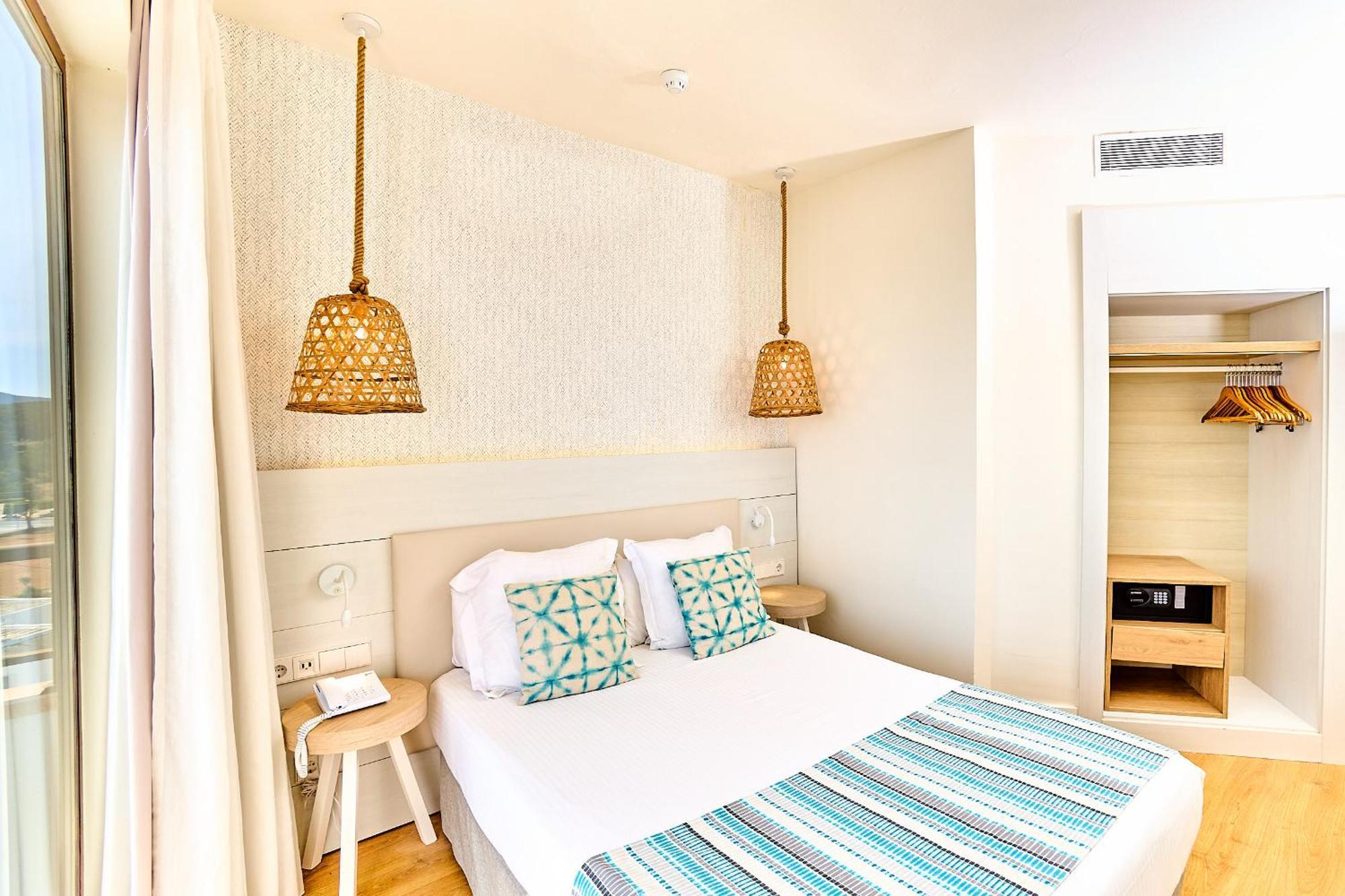 Hotel Leonardo Royal Ibiza Santa Eulalia 4*