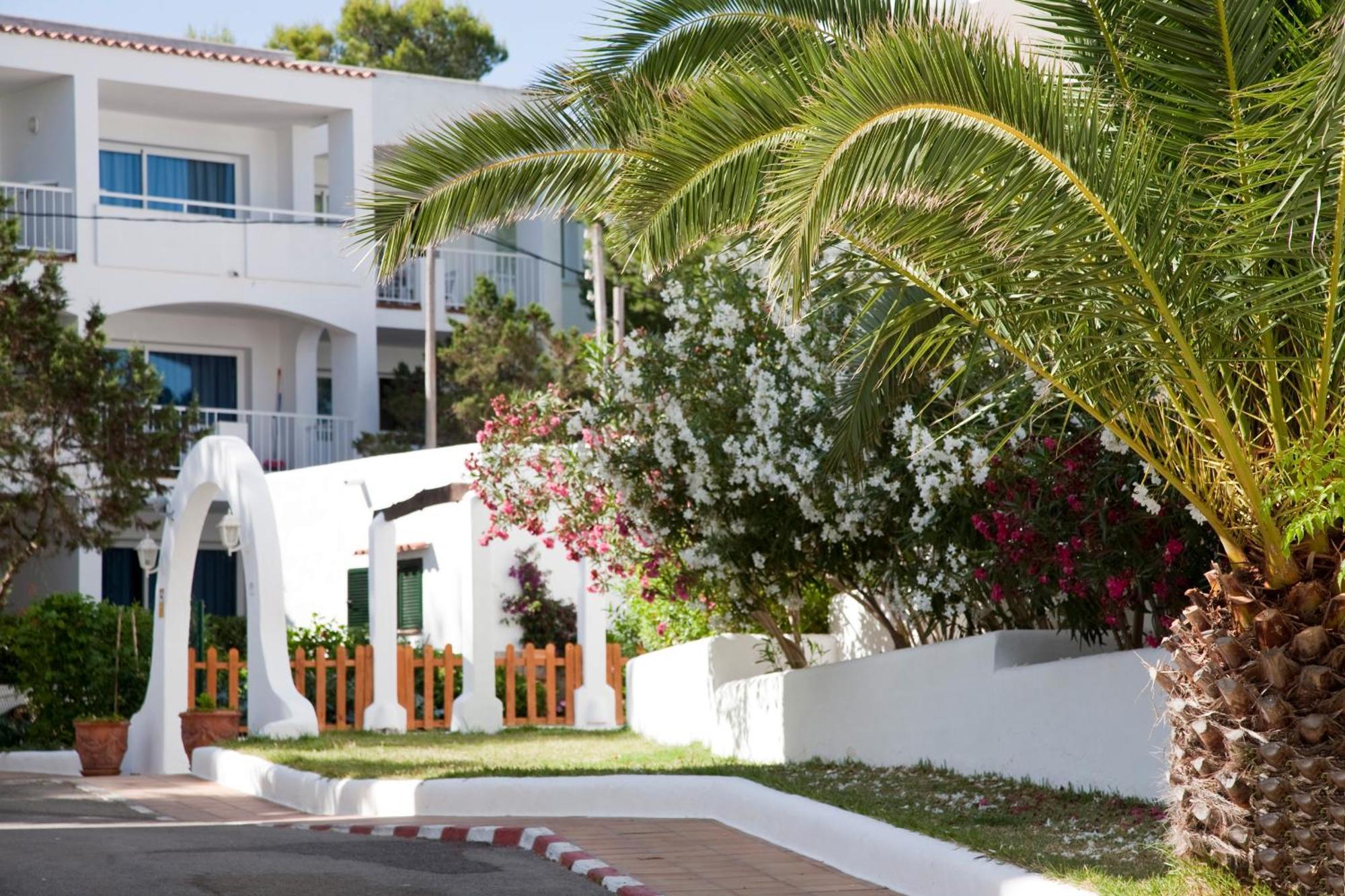 Camelina Aparthotel