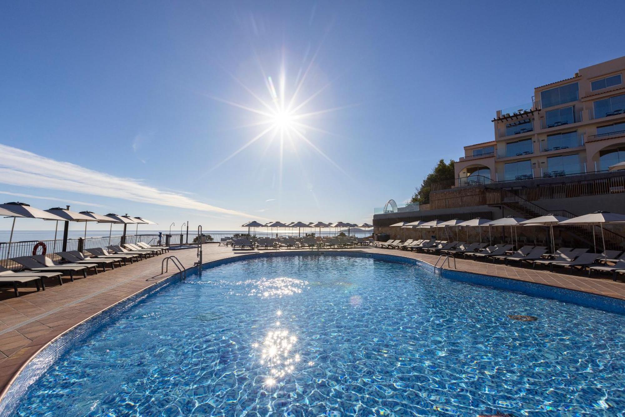 Hotel Invisa Club Cala 4*