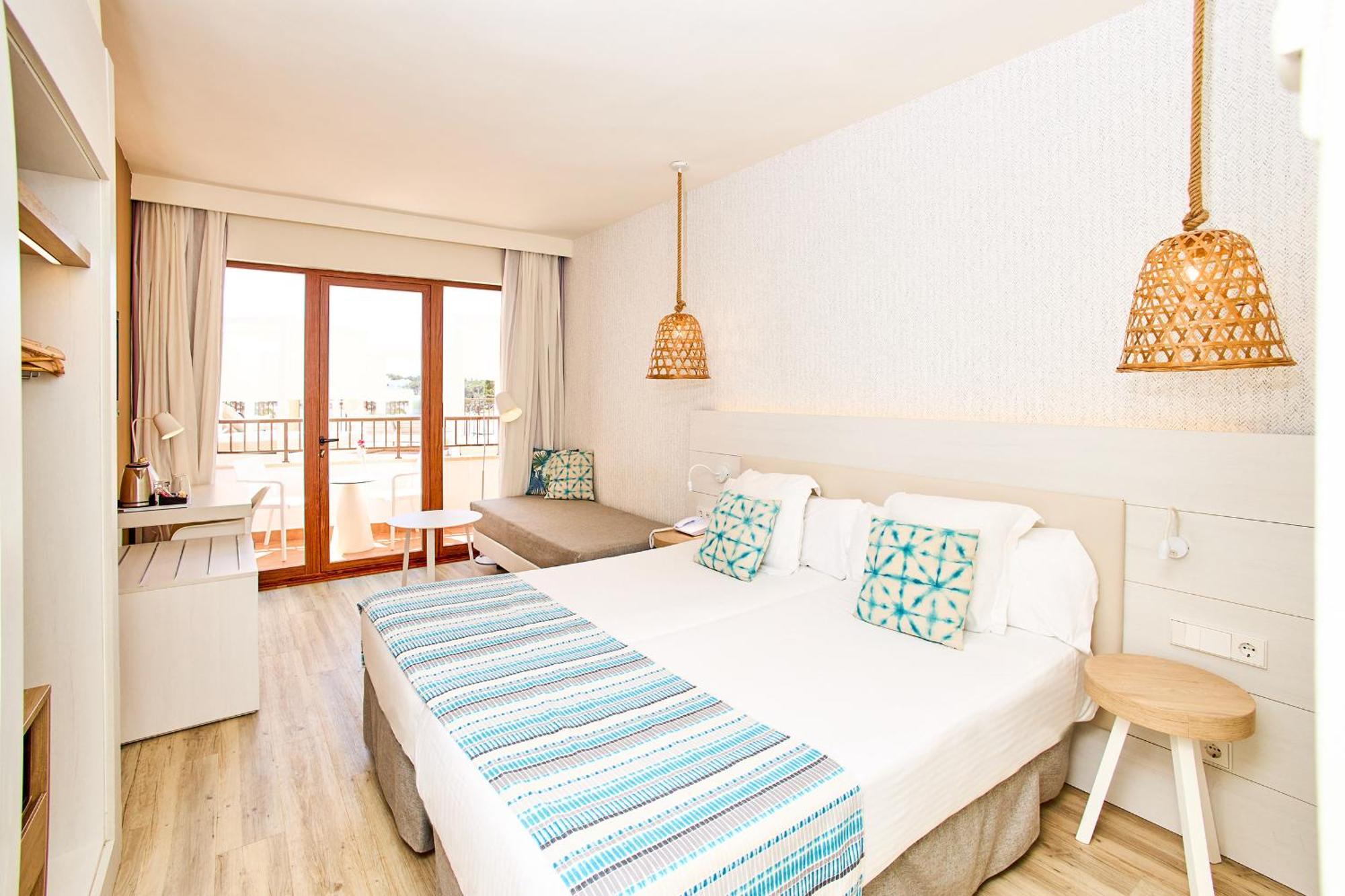 Hotel Leonardo Royal Ibiza Santa Eulalia 4*