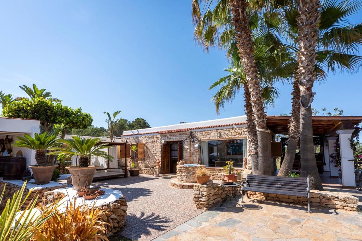 Cardona Villa