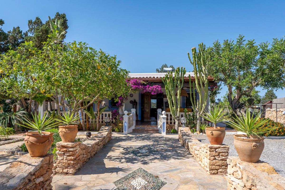 Cardona Villa Montecristo