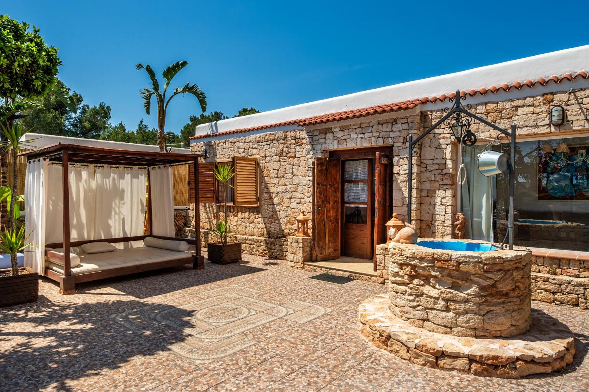 Cardona Villa