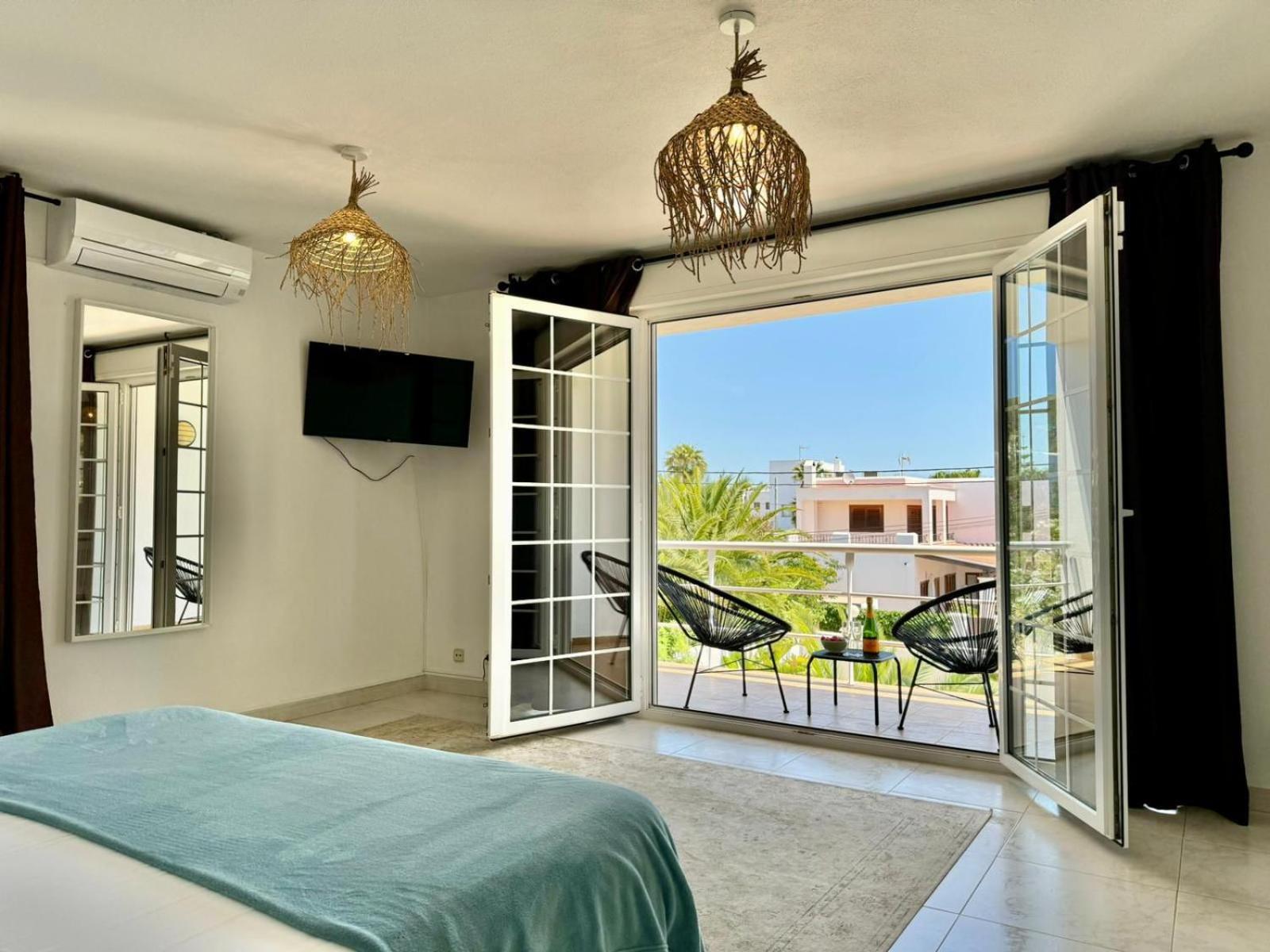 Villa In Playa Den Bossa, 5 Min Supermarketbbq *