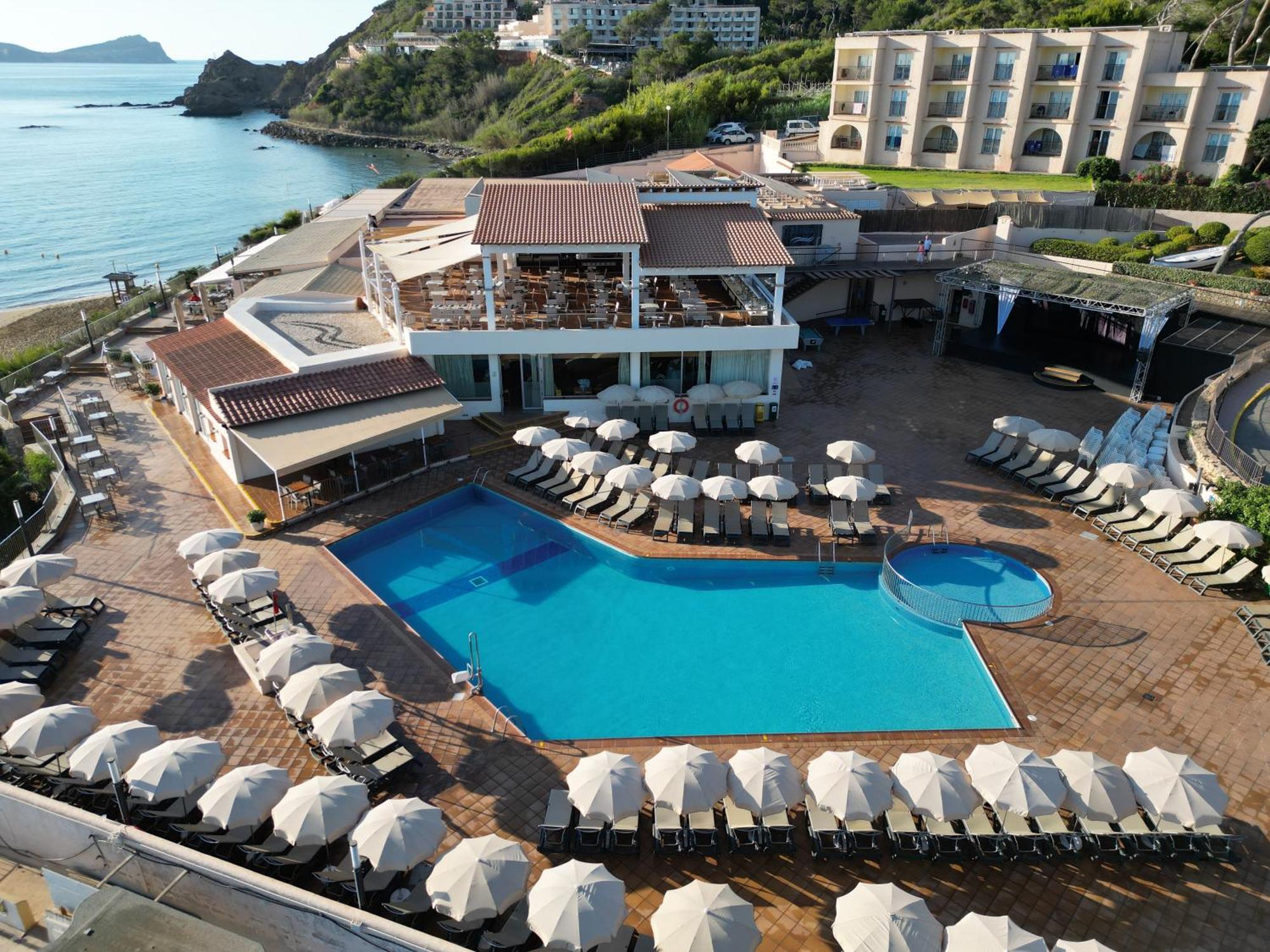 Invisa Club Cala Blanca Hotel