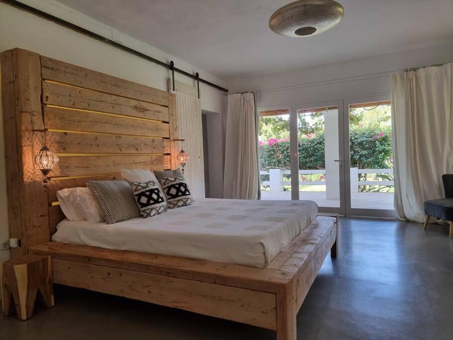 Schitterende Met Zwembad, Heerlijk Rustig Villa Sant Llorenç de Balàfia