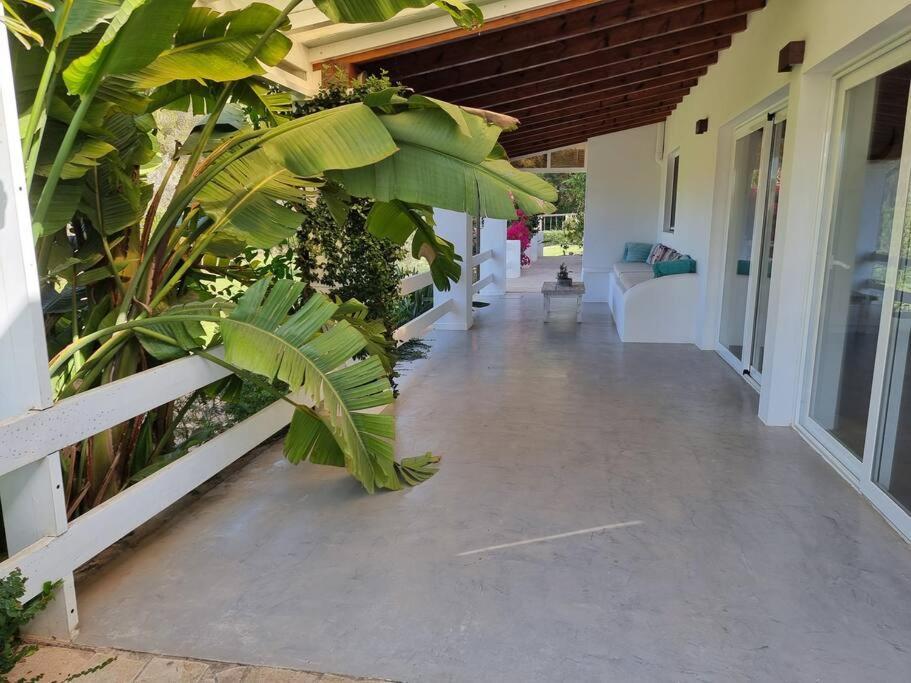 Schitterende Met Zwembad, Heerlijk Rustig Villa Sant Llorenç de Balàfia