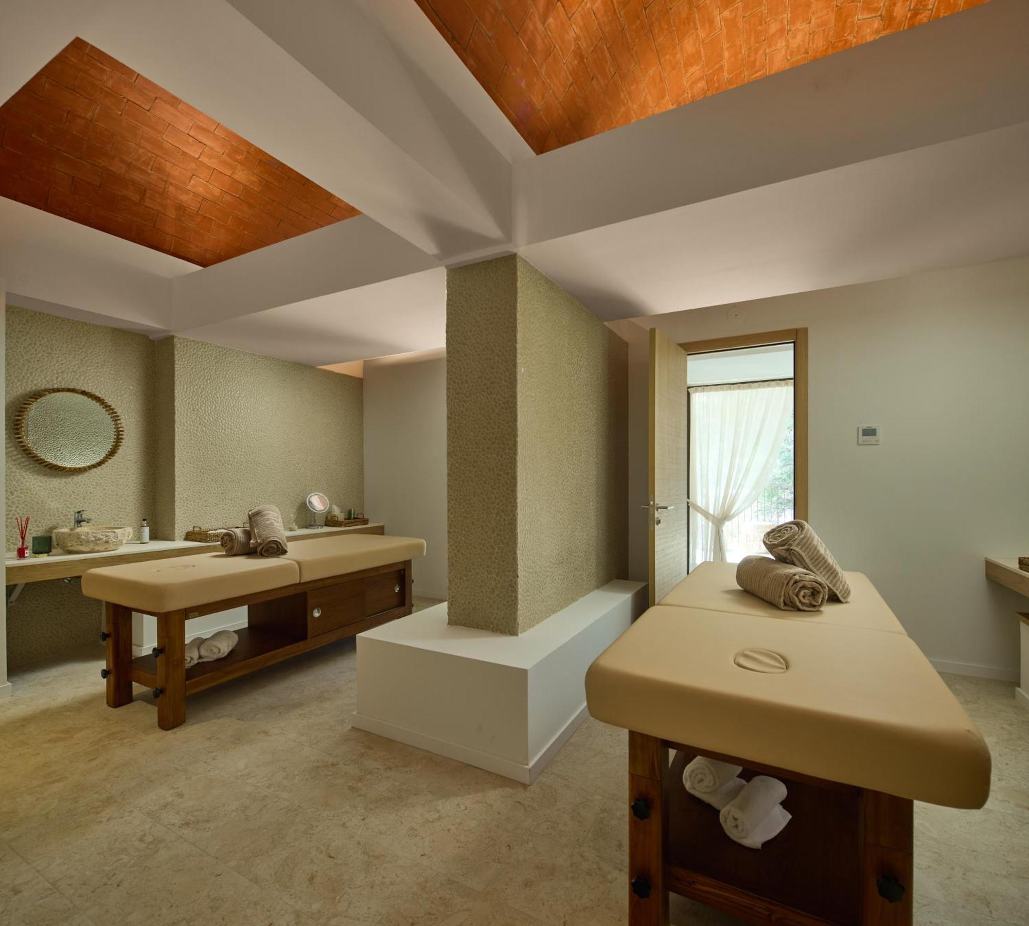 Cala San Miguel Ibiza, Curio Collection By Hilton, Adults Only 5* Port de Sant Miguel