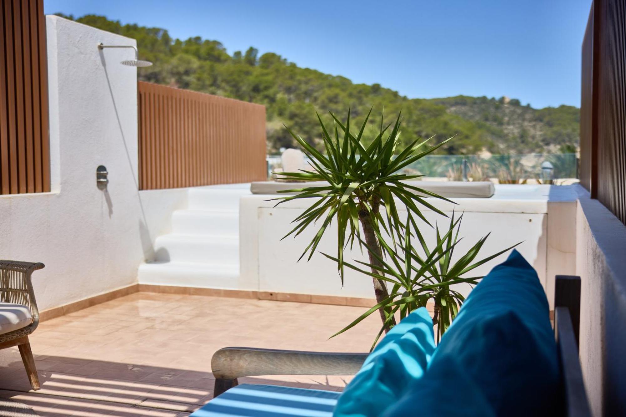 Hotel Cala San Miguel Ibiza Resort, Adults Only, Curio Collection By Hilton