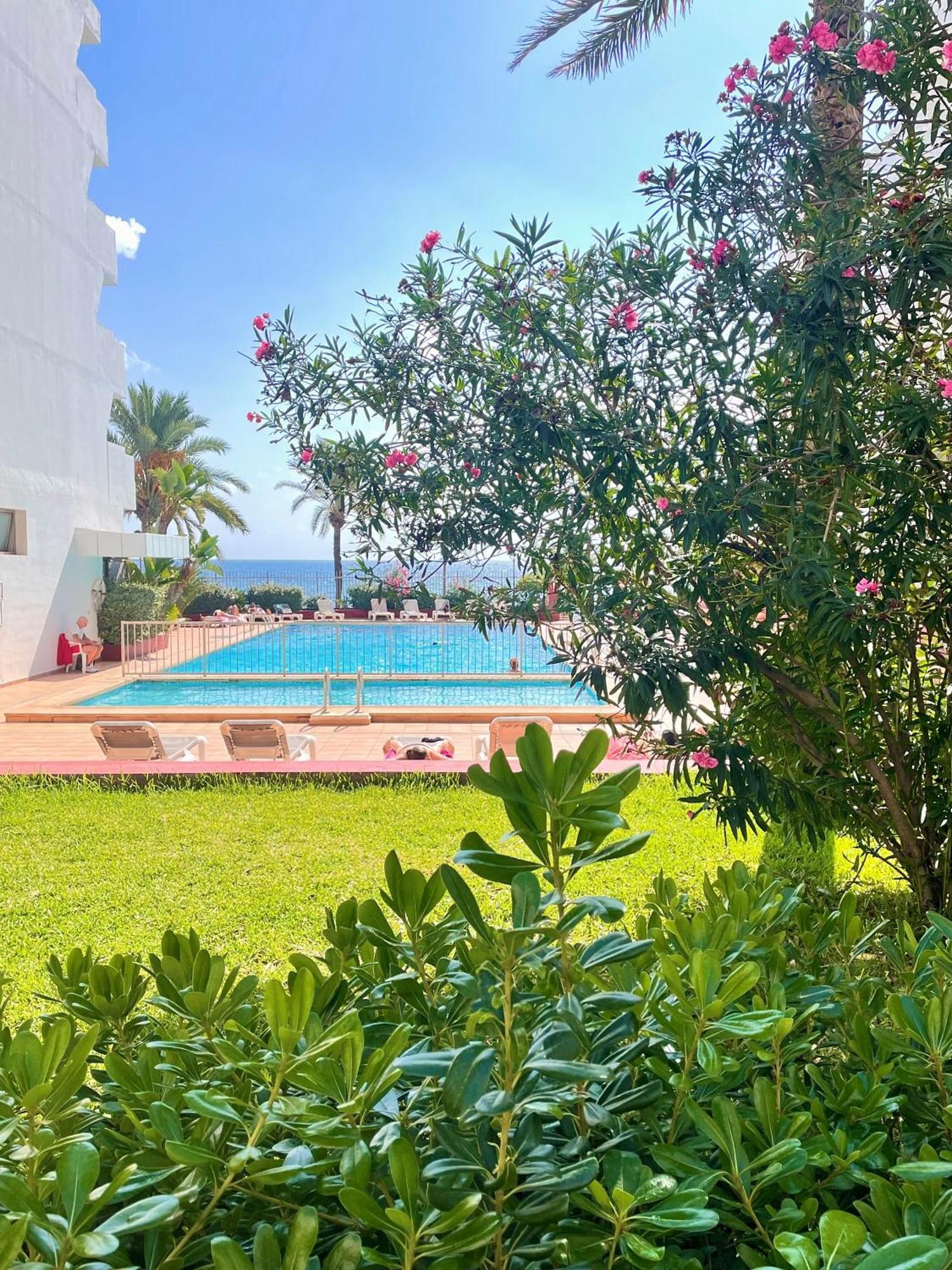 Llobet Aparthotel