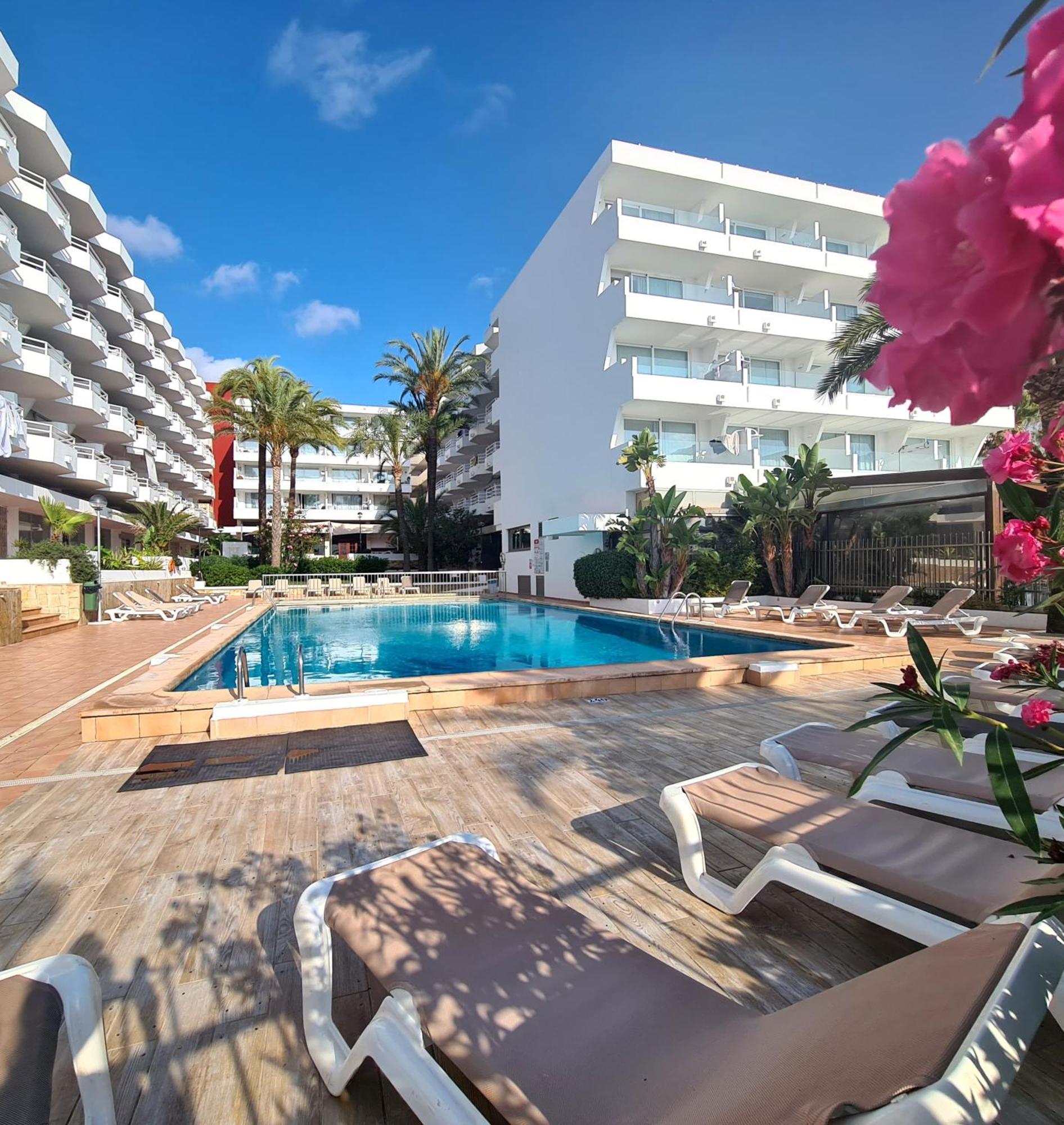 Llobet Aparthotel