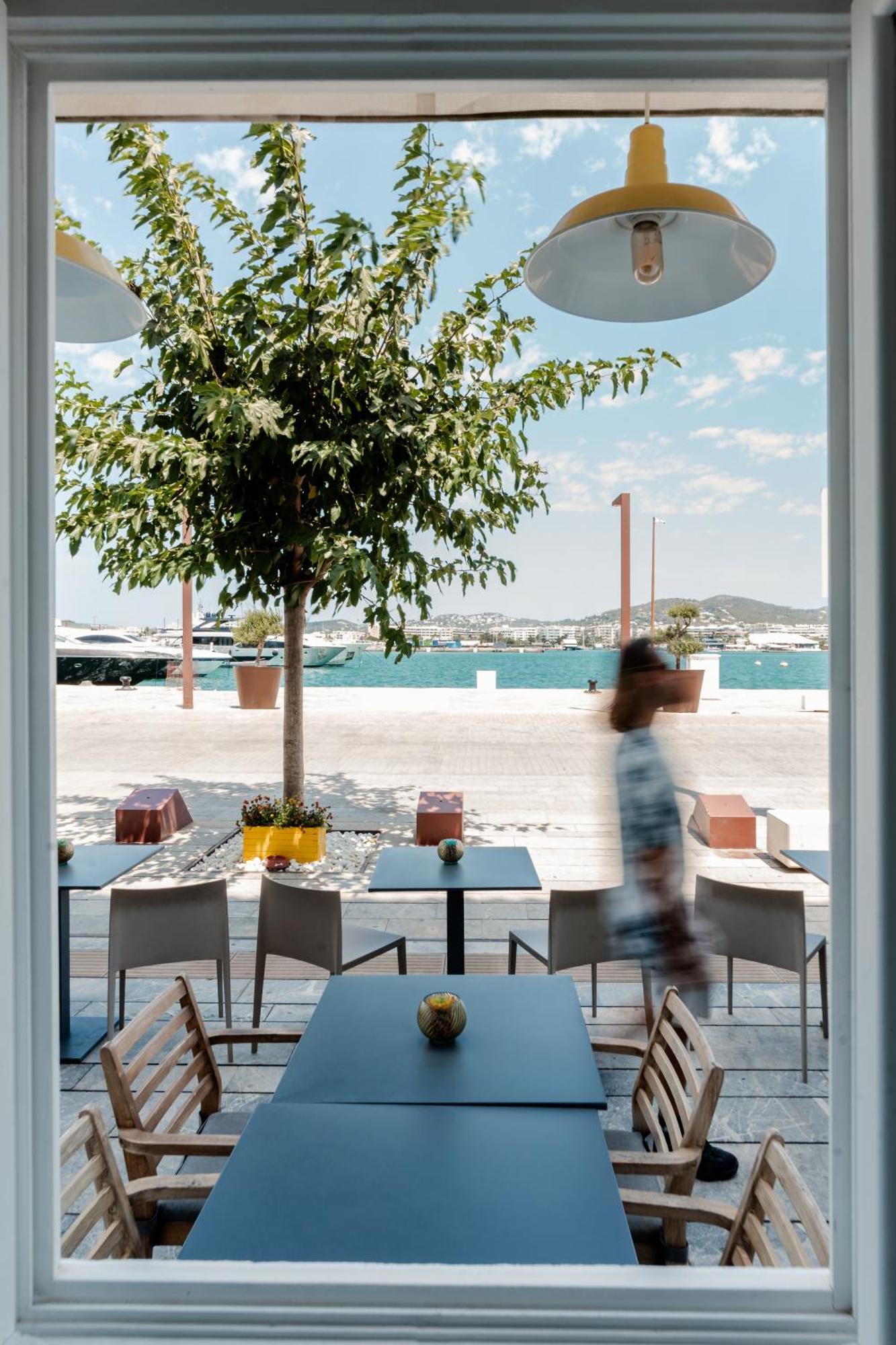 Ryans La Marina (adults Only)