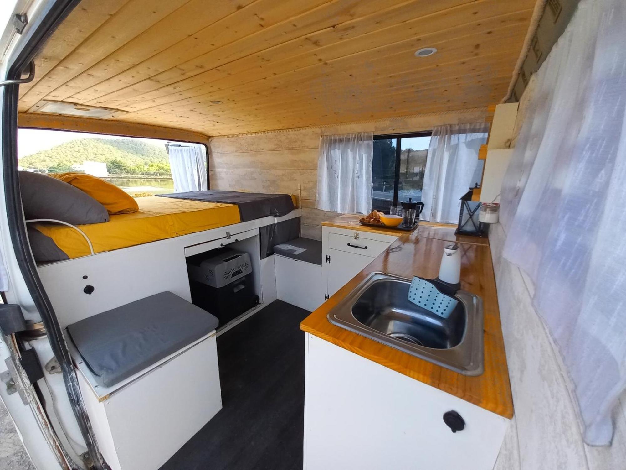 Camper Van Ibiza 1 Acampamento Santa Eulária des Riu