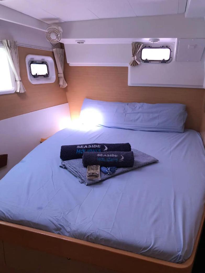 Catamaran Y Velero I Centro De Ibiza-stad