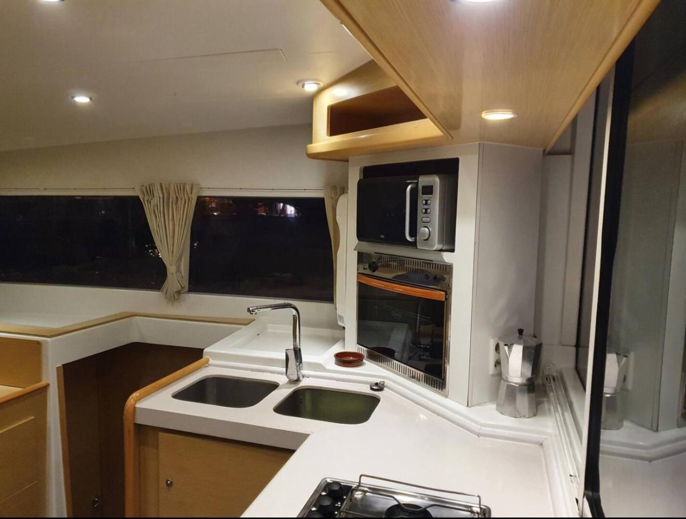 Catamaran Y Velero I Centro De Botel Ibiza-stad