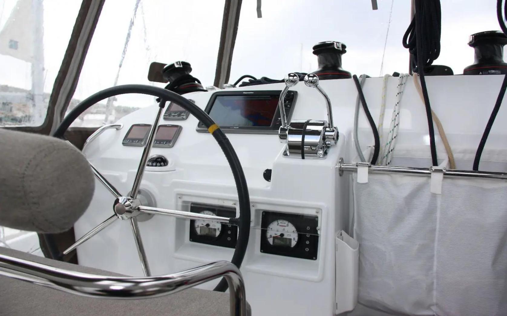 Botel Catamaran Y Velero I Centro De Ibiza-stad