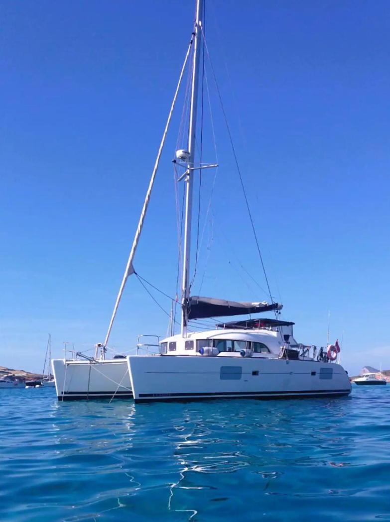 Centro Catamaranes Y Velero Botel *