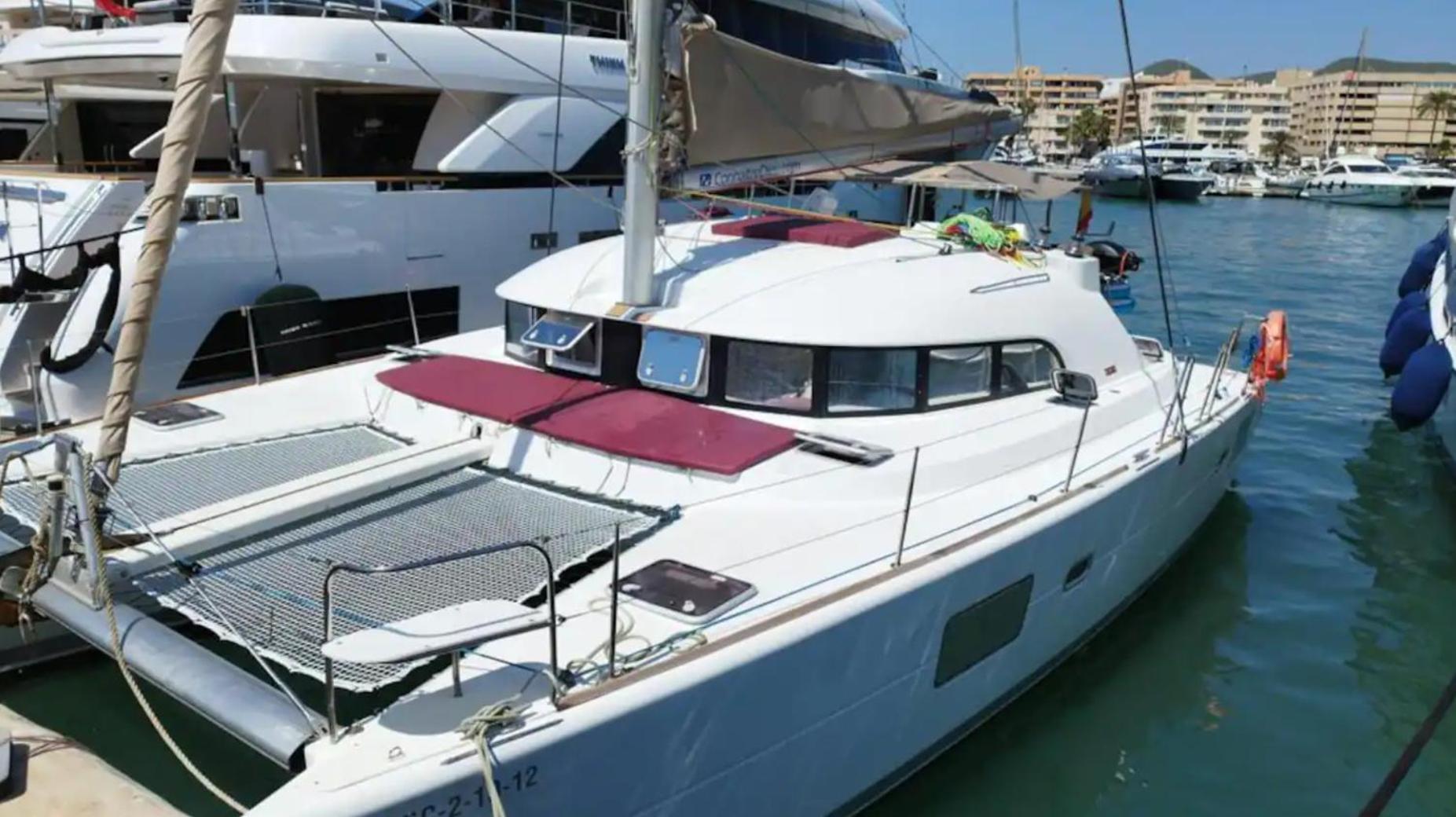 Centro Catamaranes Y Velero Botel Ibiza Town