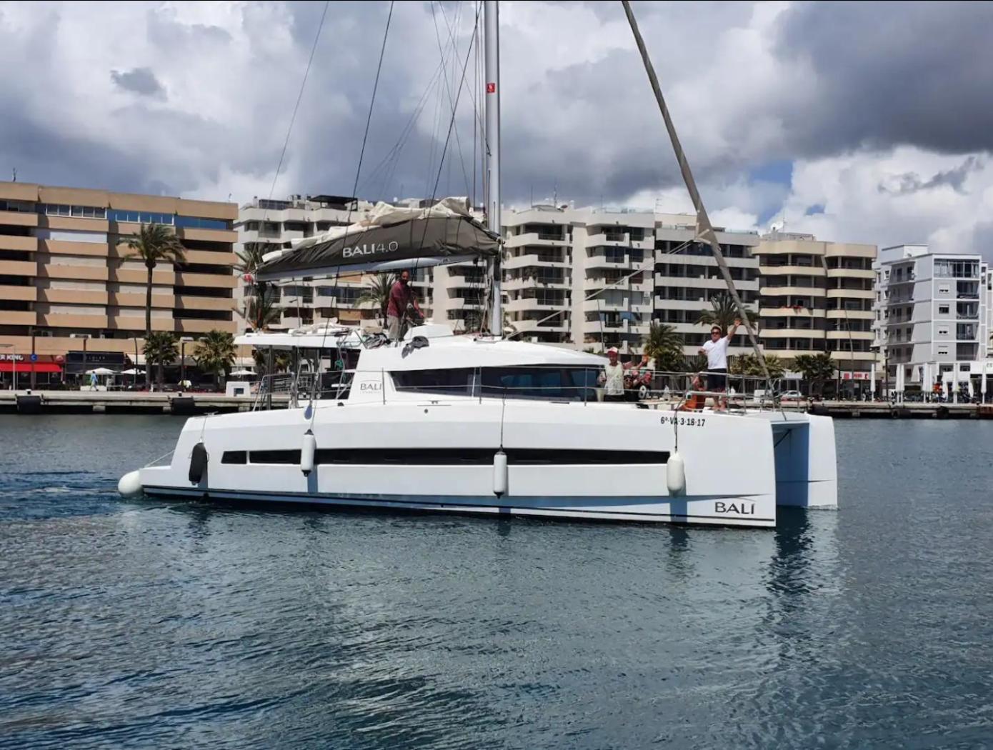 Centro Catamaranes Y Velero Botel Ibiza Town