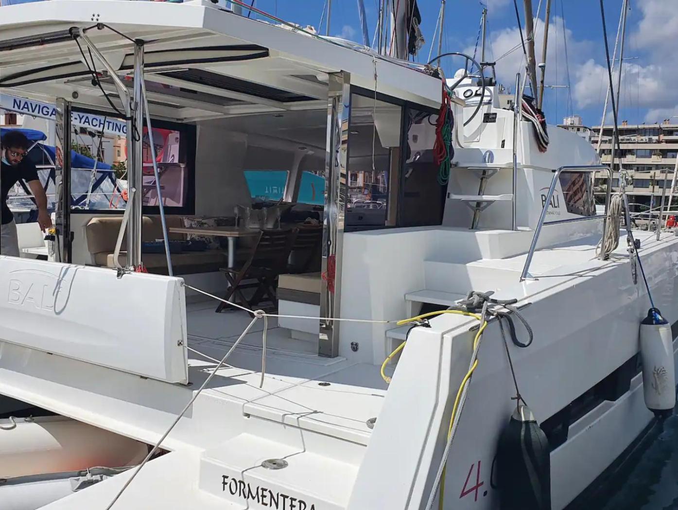Centro Catamaranes Y Velero Botel Ibiza Town