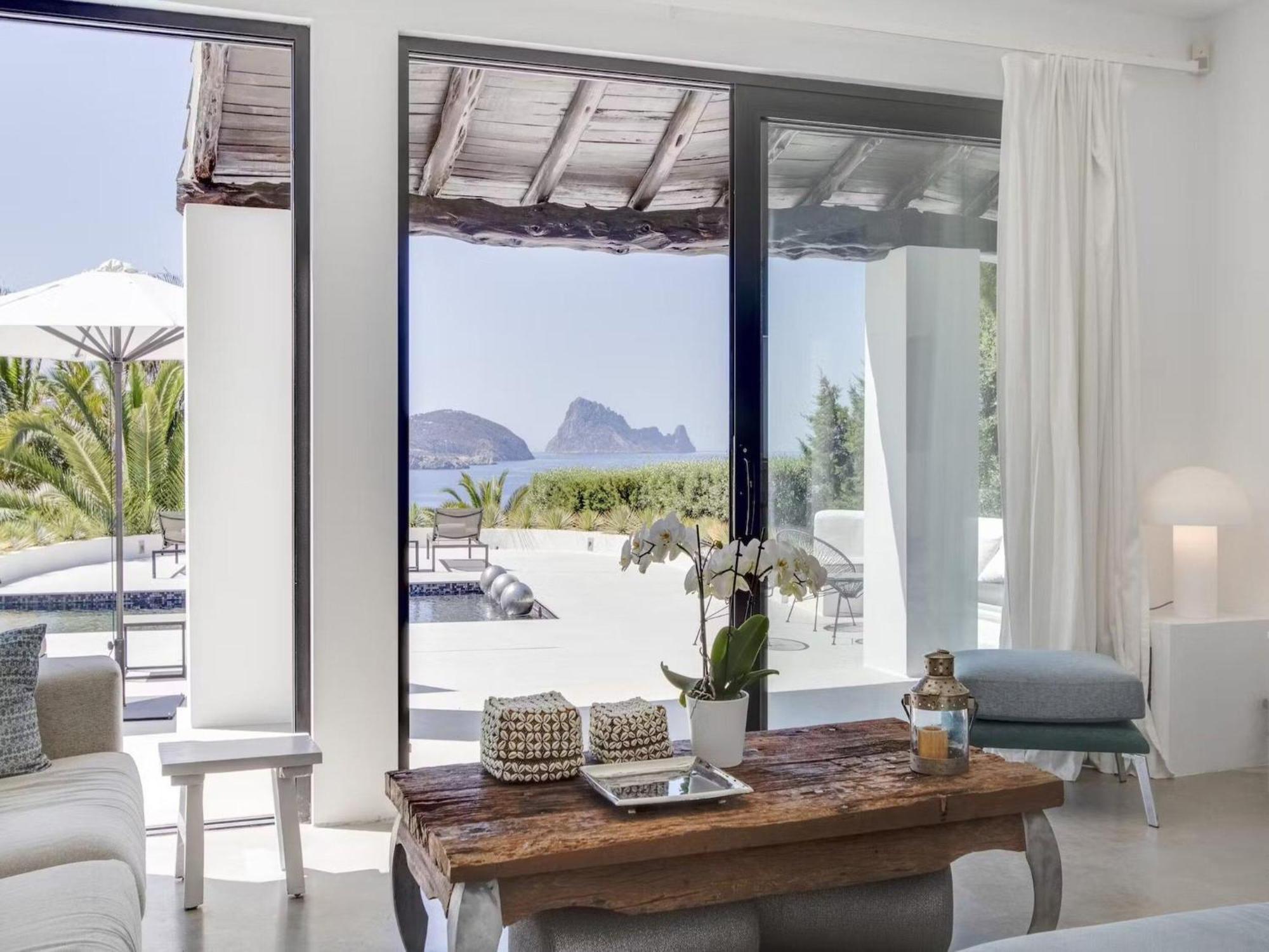 Villa Ibizian With Sea-views *