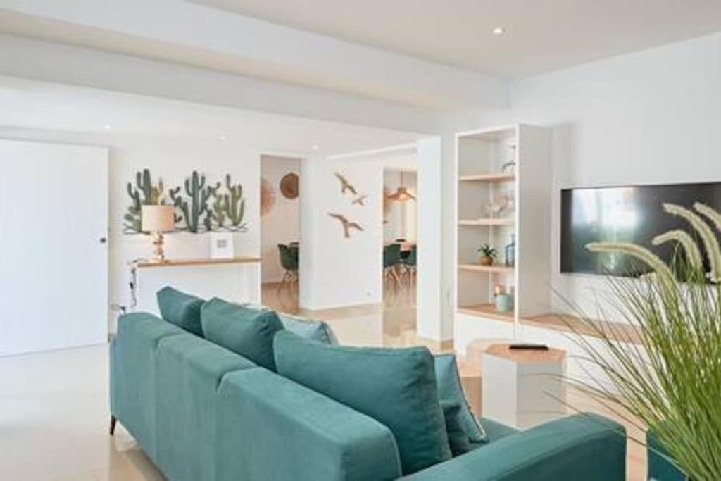 Villa Walk To Ushuaia, Hi & The Beach! - 6br - Charming Patio & Private Pool