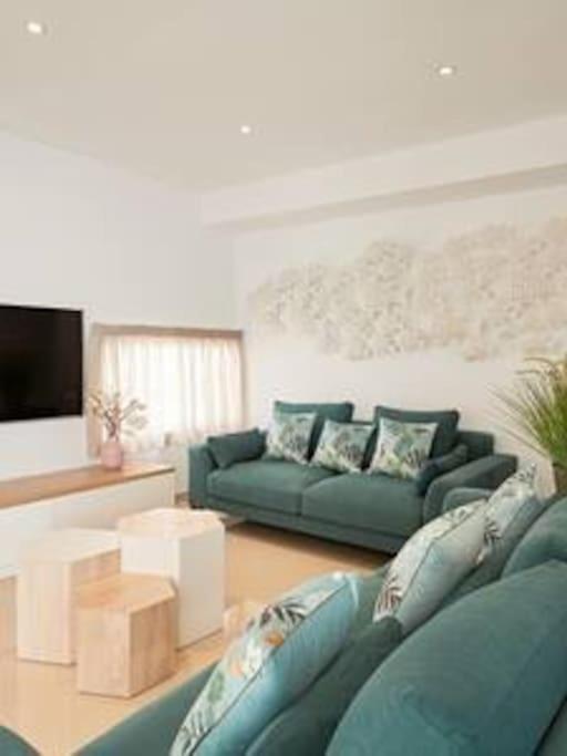 Walk To Ushuaia, Hi & The Beach! - 6Br Villa - Charming Patio & Private Pool Villa Ibiza Town