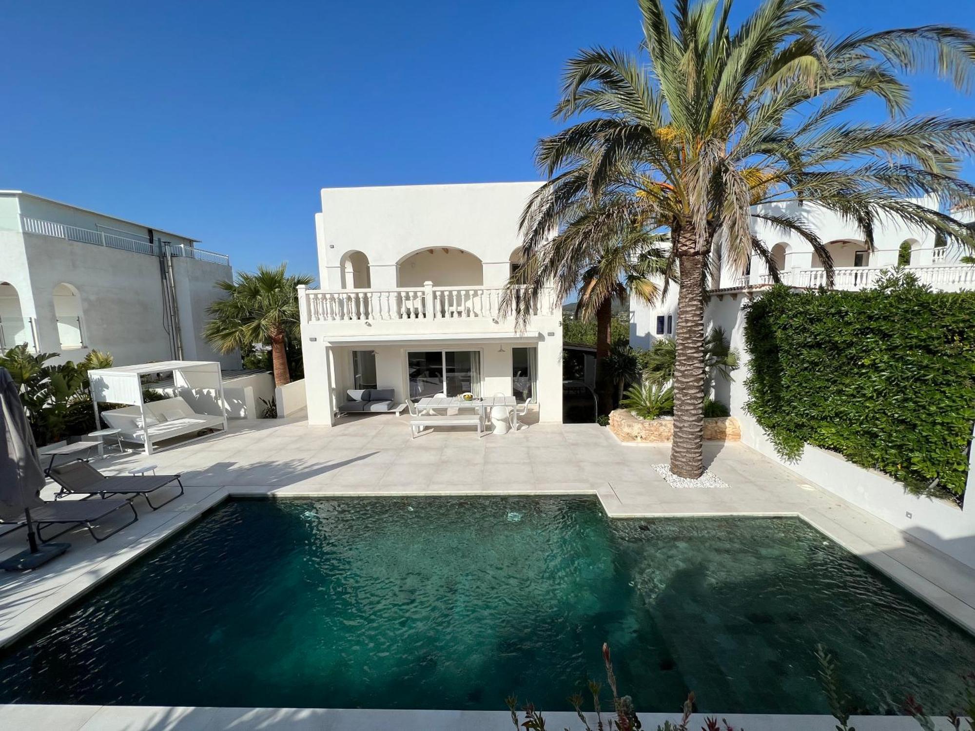 Moderne Mit Pool Villa