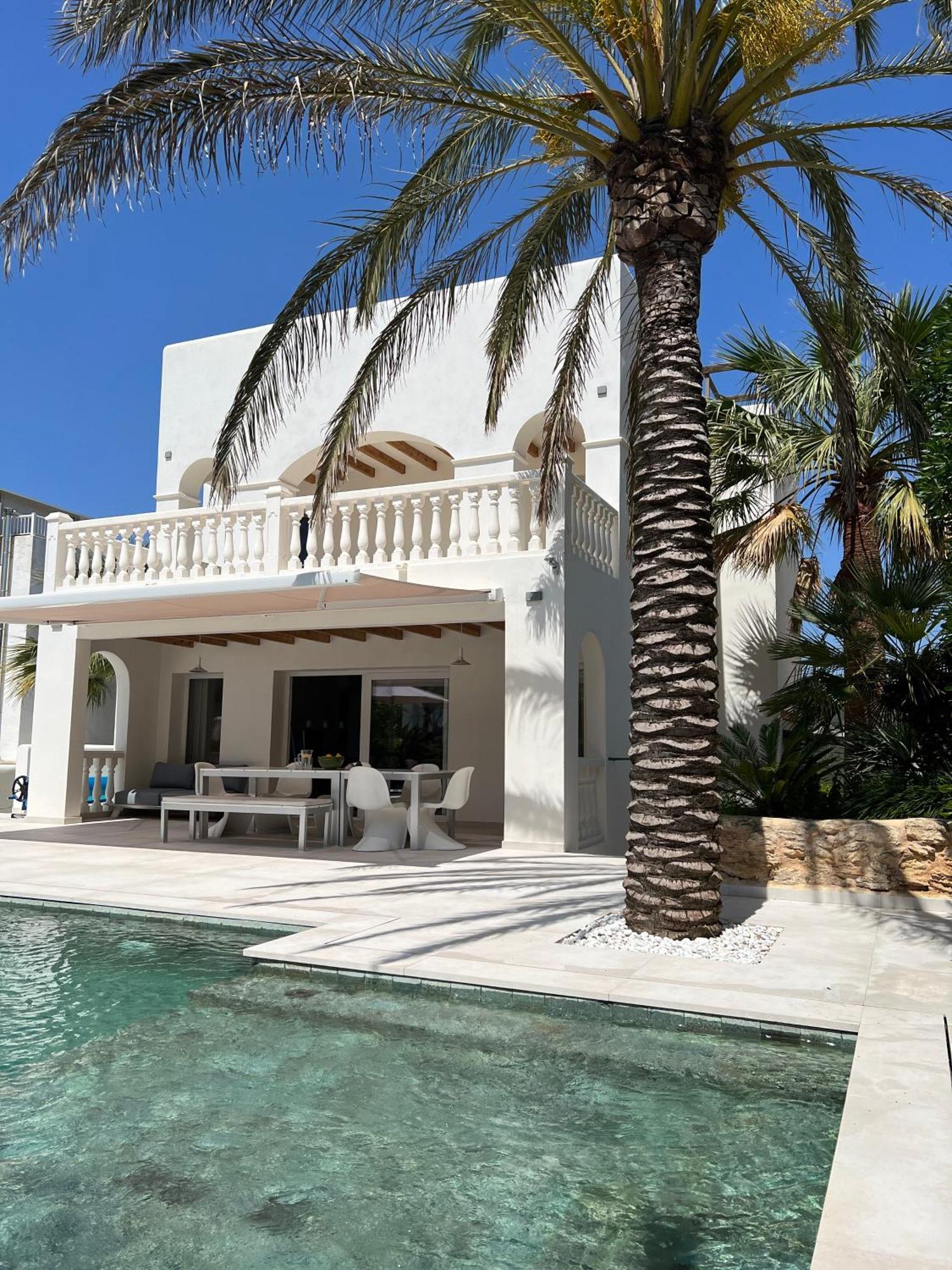 Moderne Mit Pool Villa *