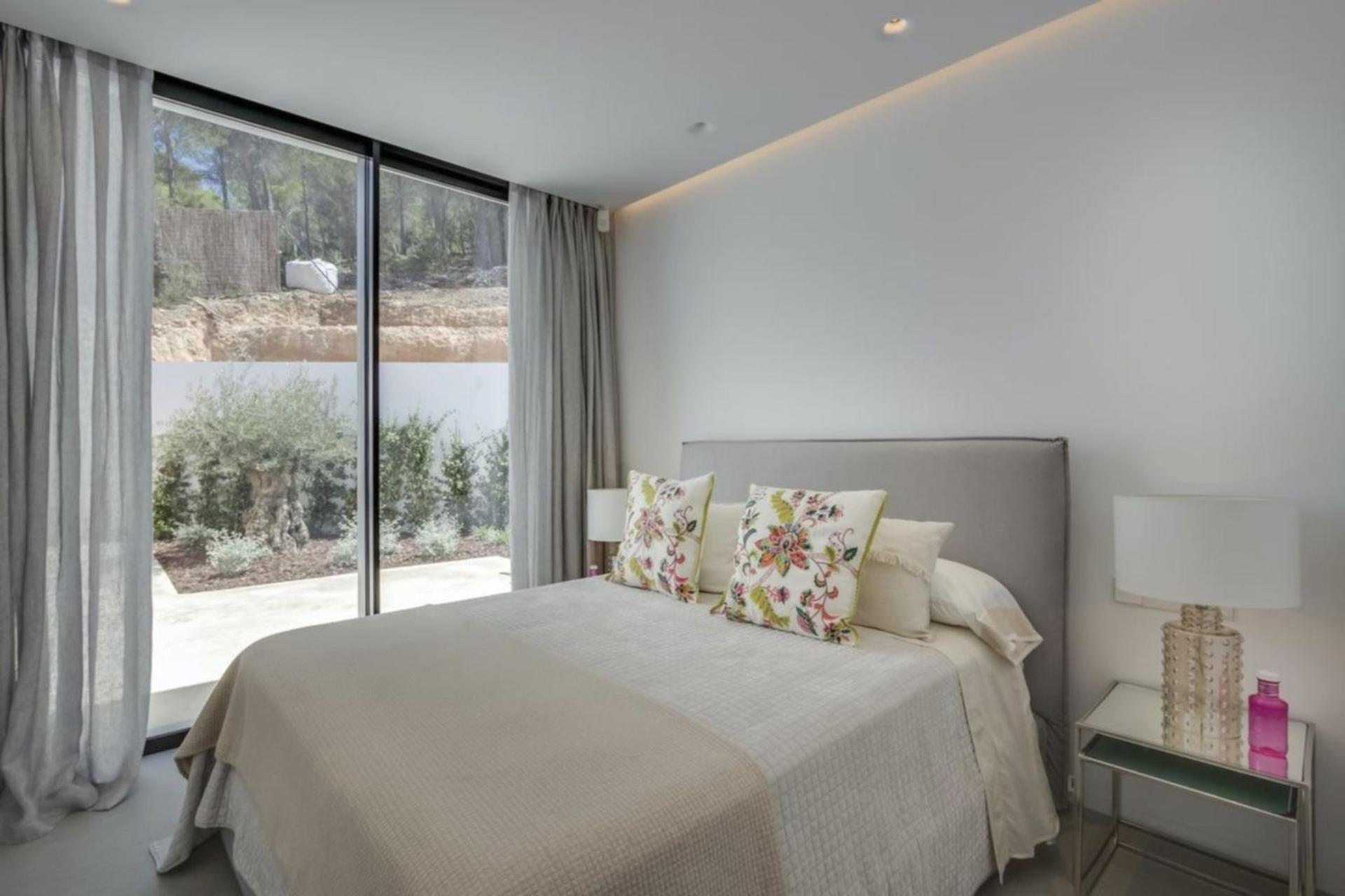 Villa Cap Martinet Modern Top
