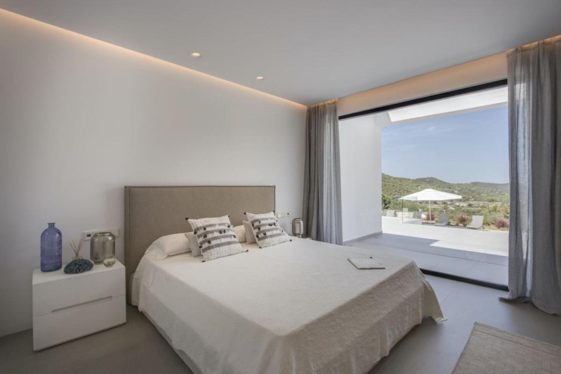 Villa Cap Martinet Modern Top *