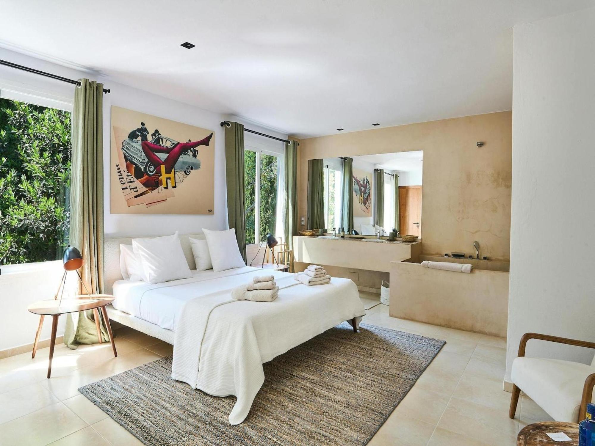 Villa Lavish Near