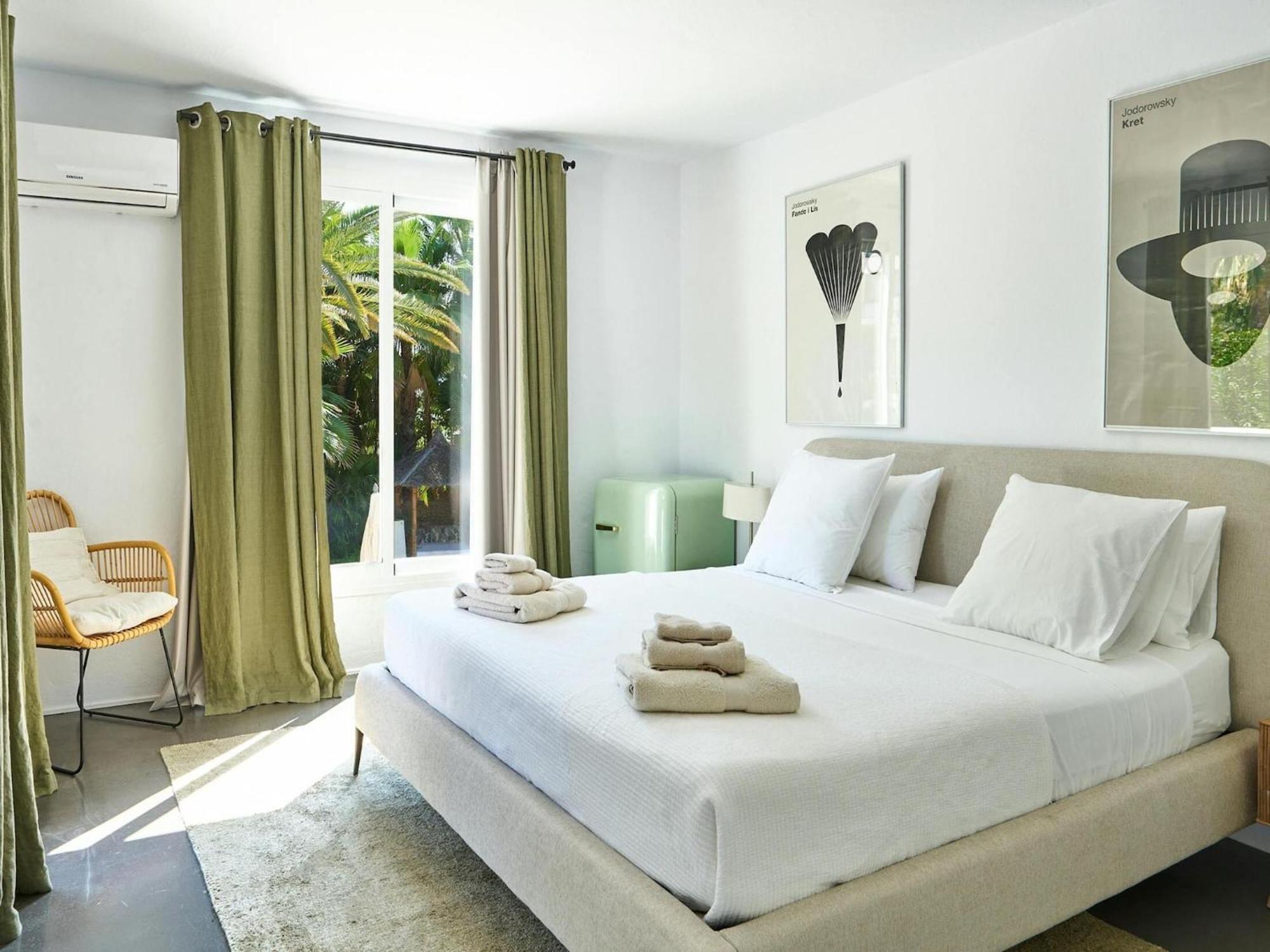Villa Lavish Near