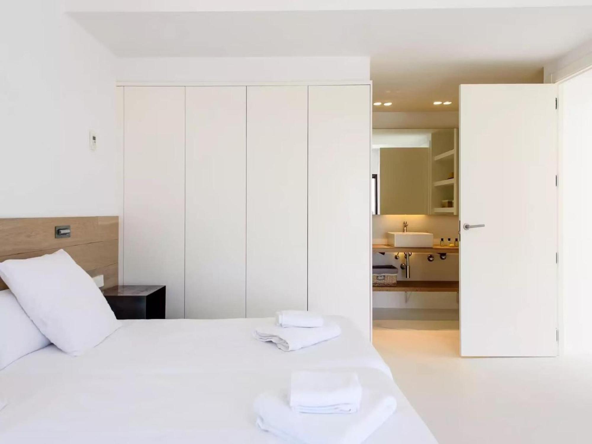 Stylish With Infinity Pool Villa Sant Josep de sa Talaia