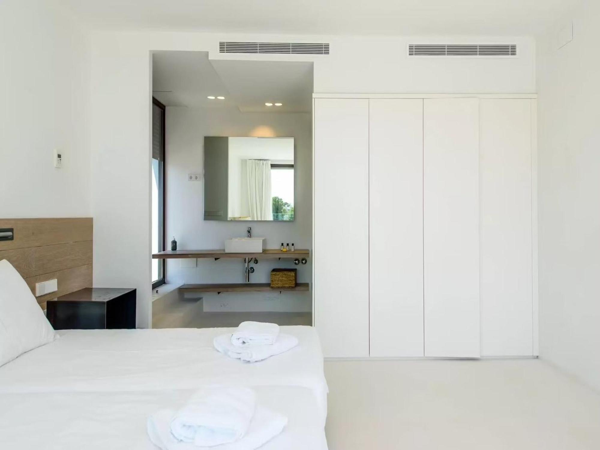 Stylish With Infinity Pool * Sant Josep de sa Talaia