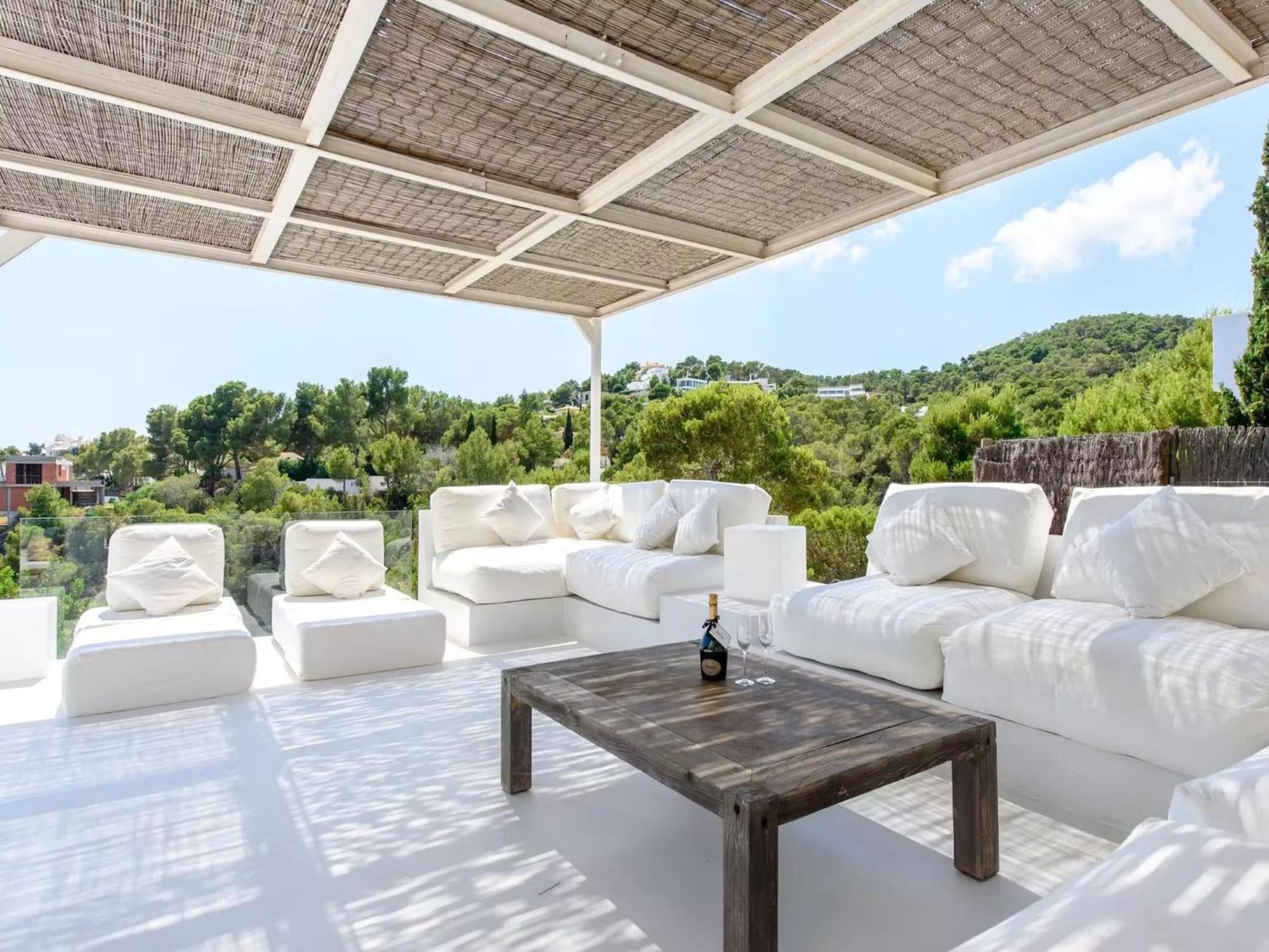 Villa Stylish With Infinity Pool