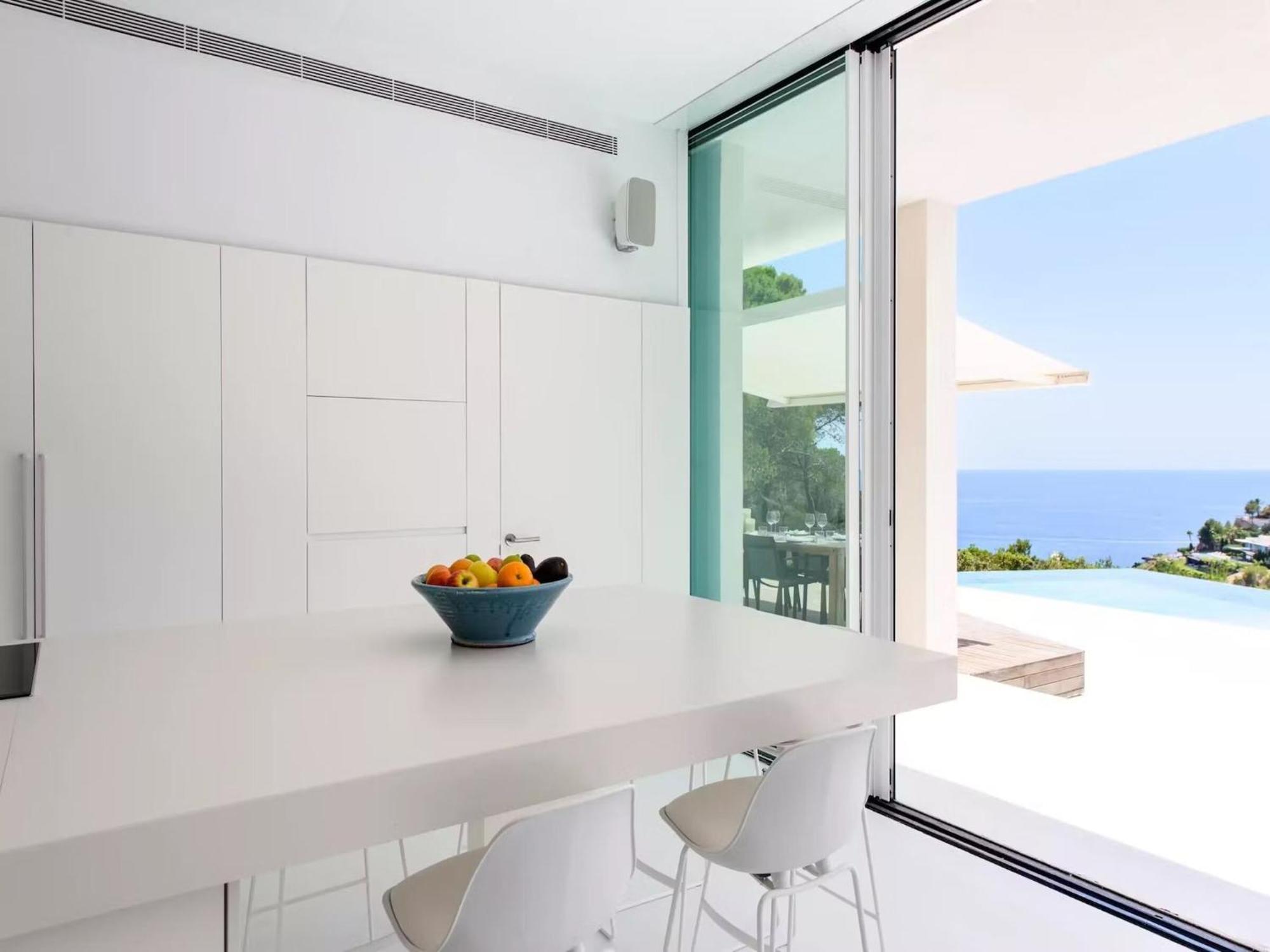 Villa Stylish With Infinity Pool