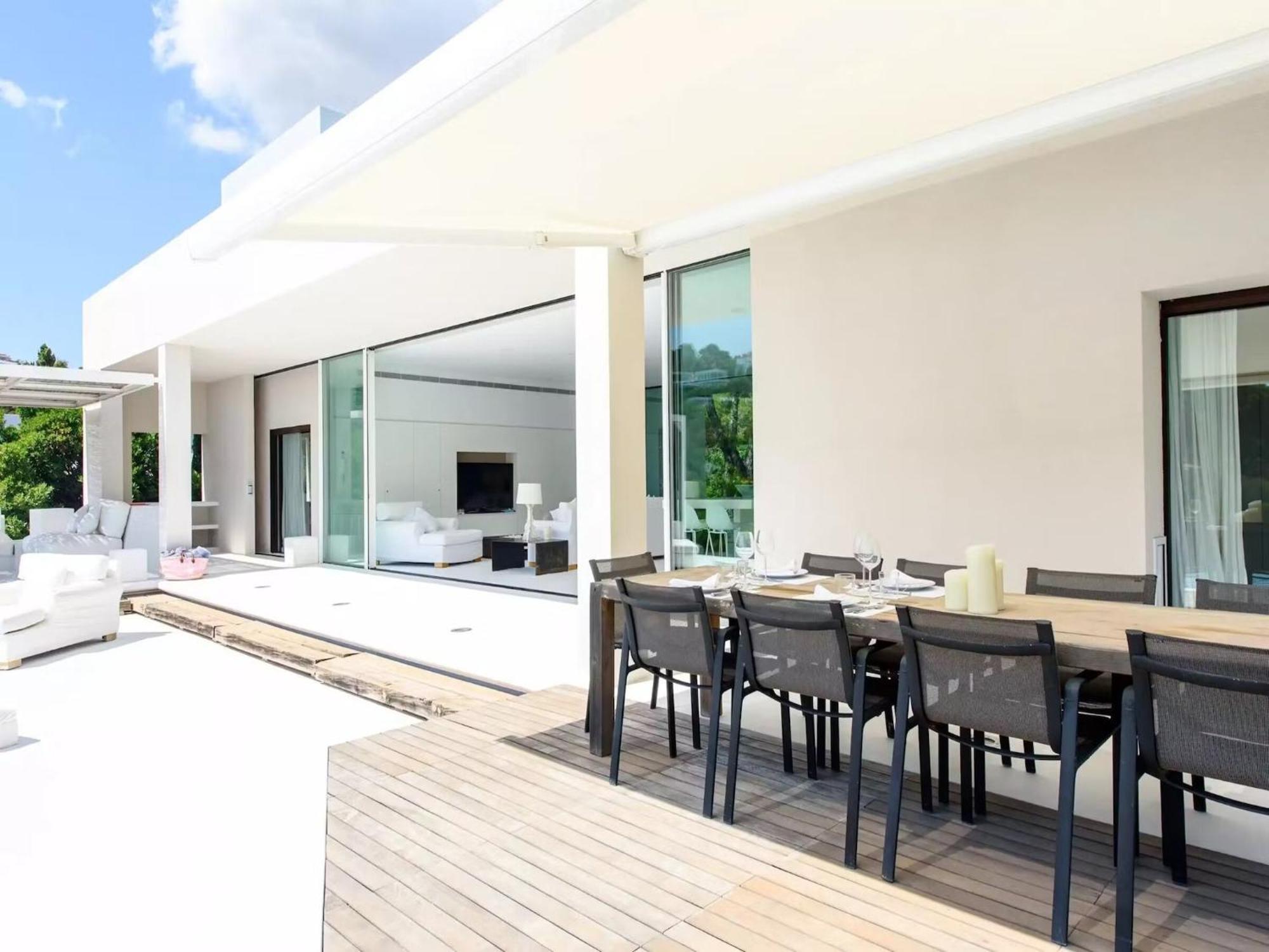 Stylish With Infinity Pool Villa Sant Josep de sa Talaia