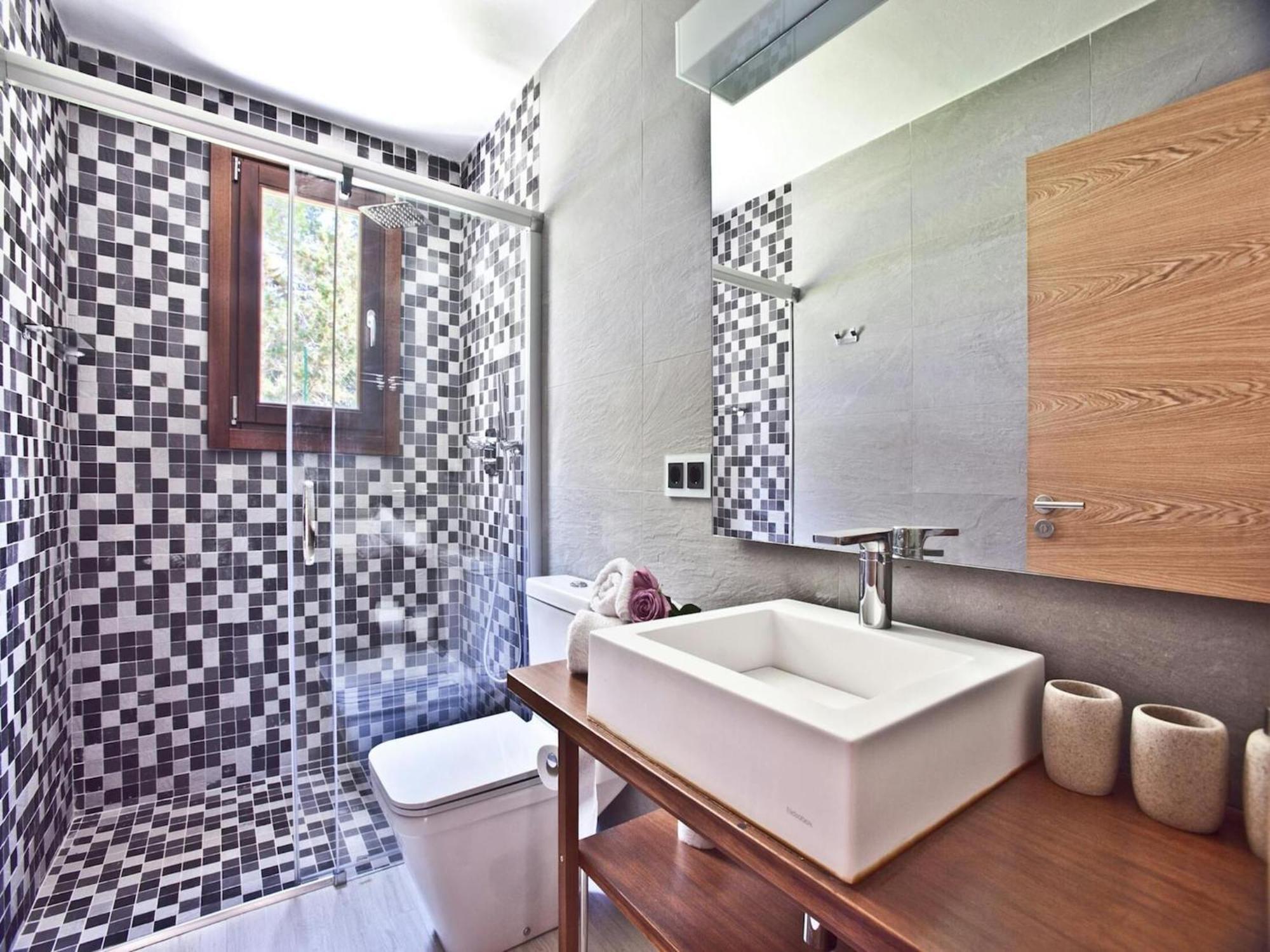 Vakantiehuis Beachfront With Saltwater Pool *