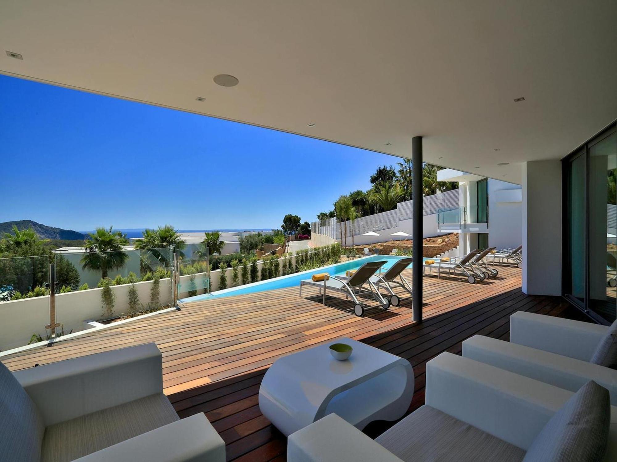 Villa Modern With Vast Terracing
