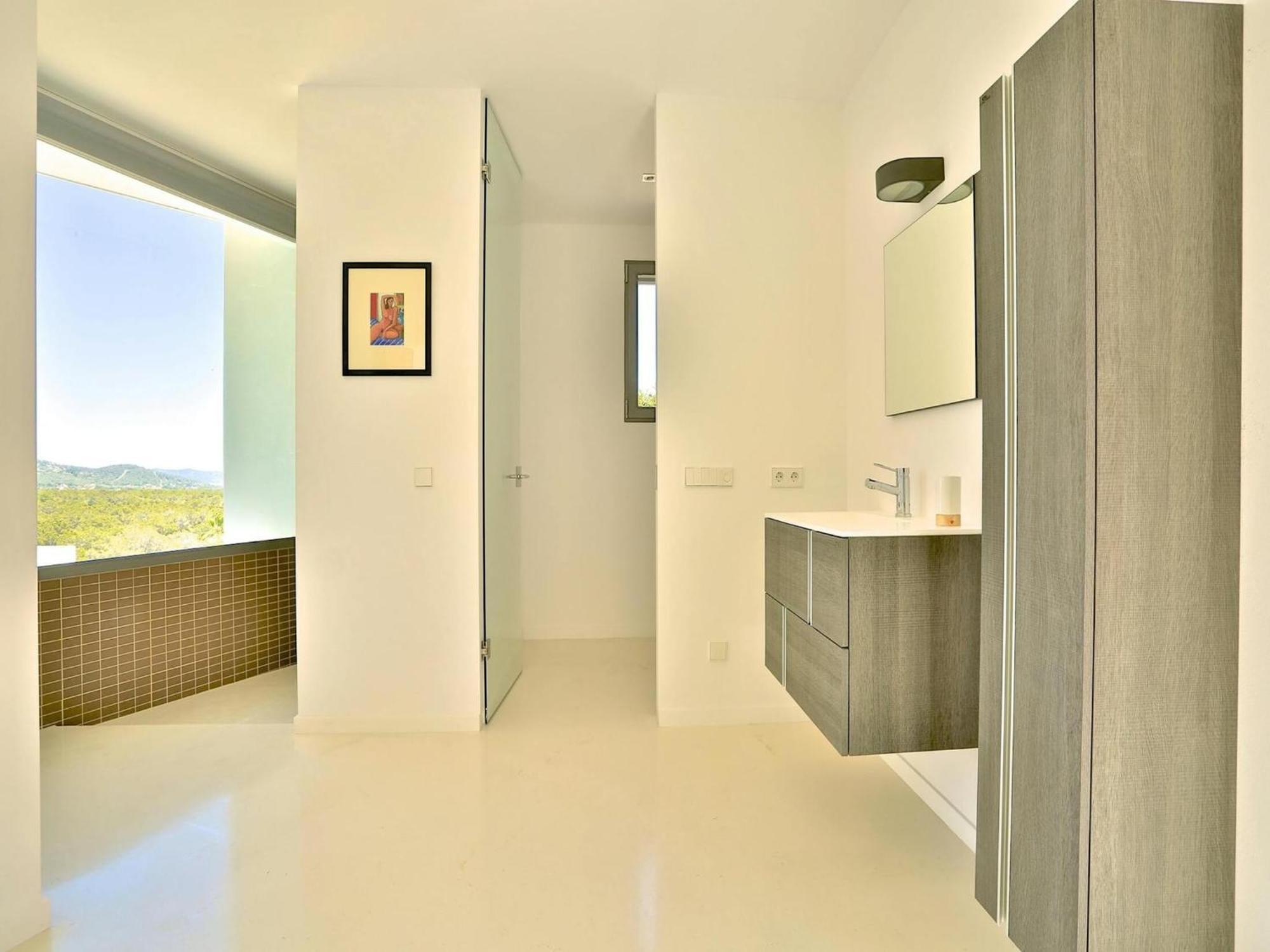 Villa Modern With Vast Terracing *