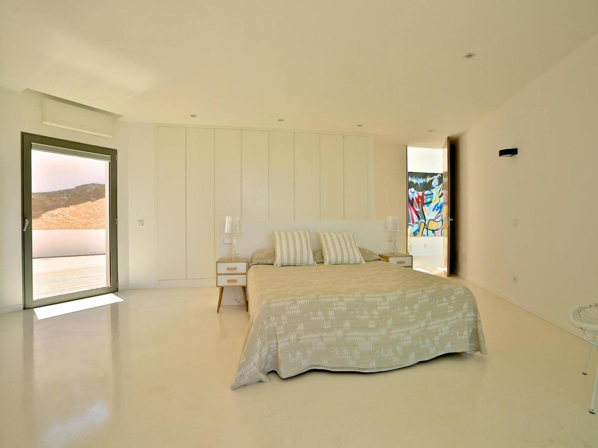 Villa Modern With Vast Terracing *